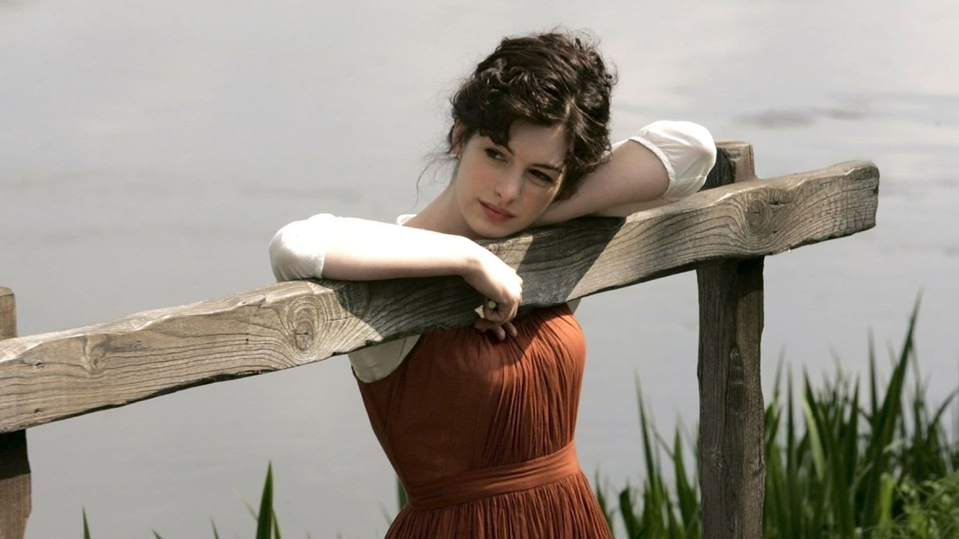 ¿Qué tienen en común el armario de 'Becoming Jane' y 'Los Bridgerton? ¡Una tendencia muy FASHION!