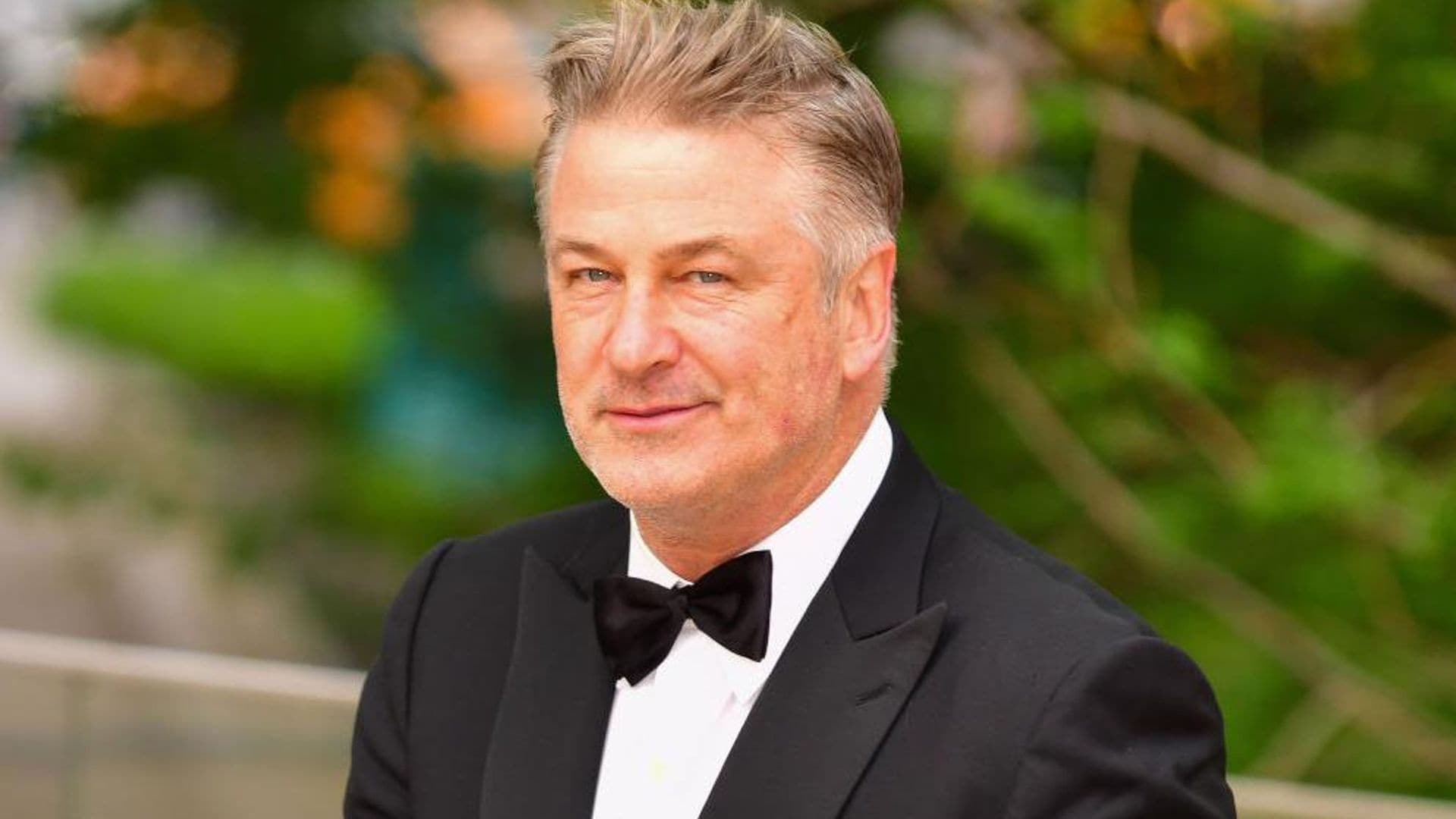 La fiscalía rebaja los cargos de homicidio involuntario contra Alec Baldwin