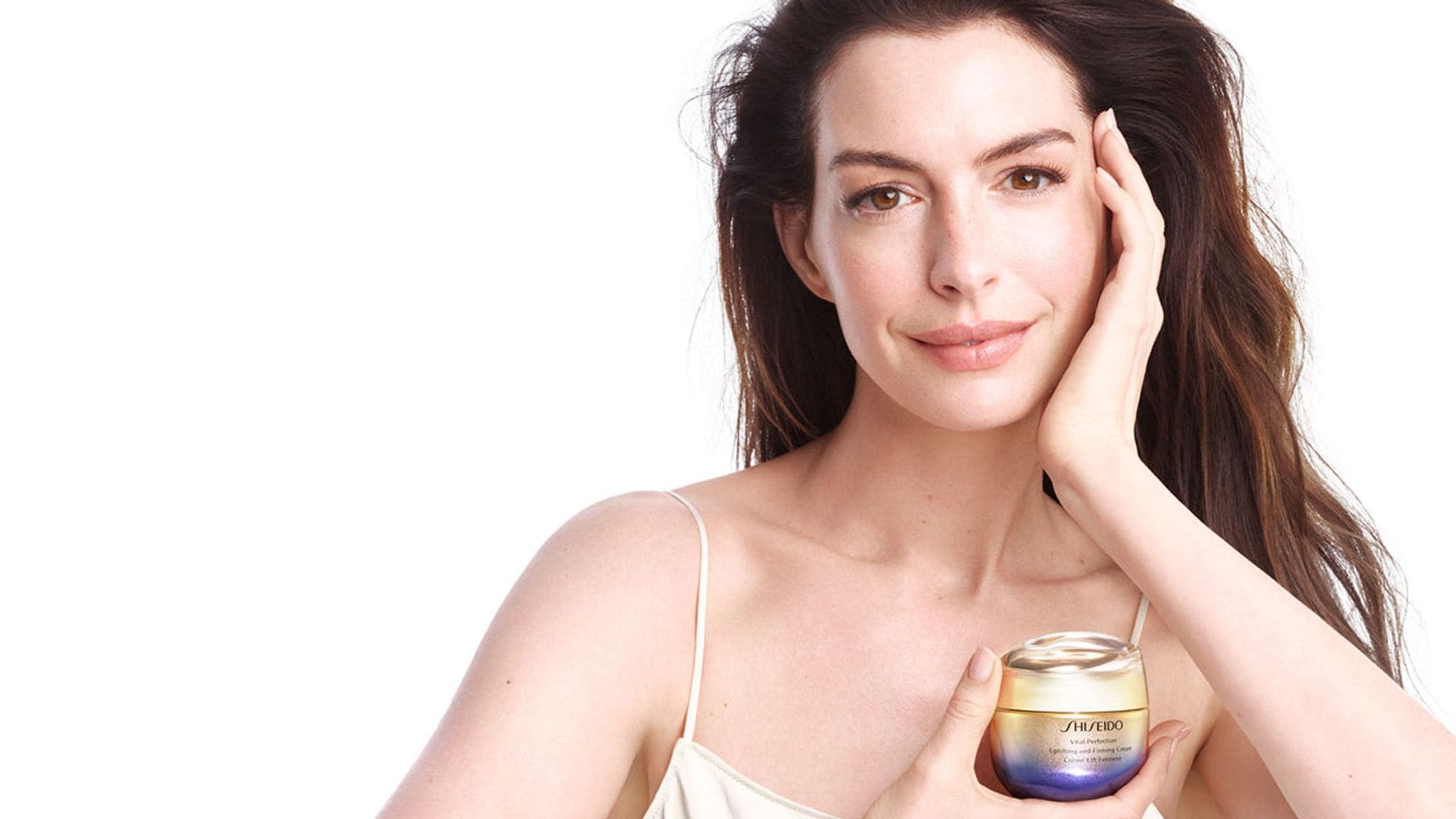 Anne Hathaway lo confirma: este es el secreto de belleza que aman las mujeres mayores de 40 años