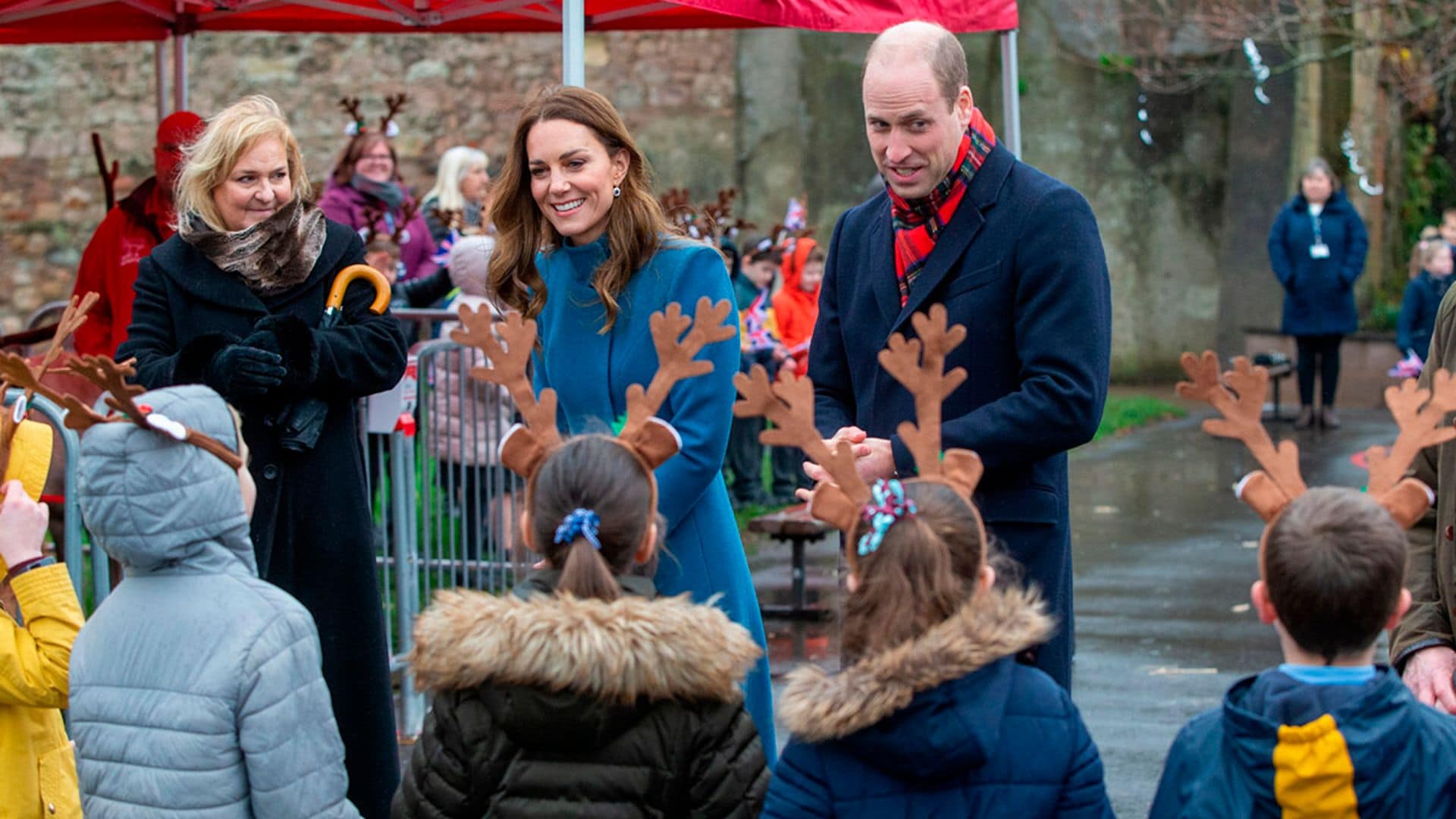 Los duques de Cambridge inician su tour real en tren inspirados en don Felipe y doña Letizia