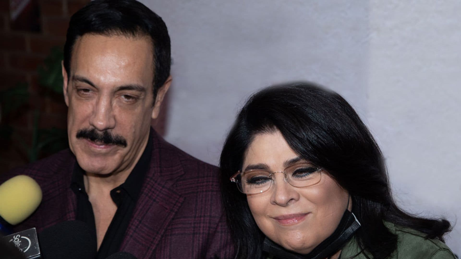 Omar Fayad và Victoria Ruffo