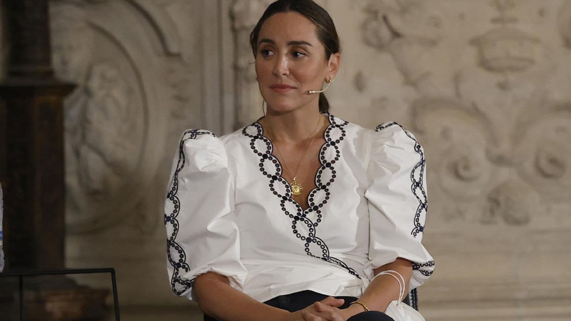 Copia por 34 euros la blusa de Tamara Falcó con efecto 'cintura de avispa'