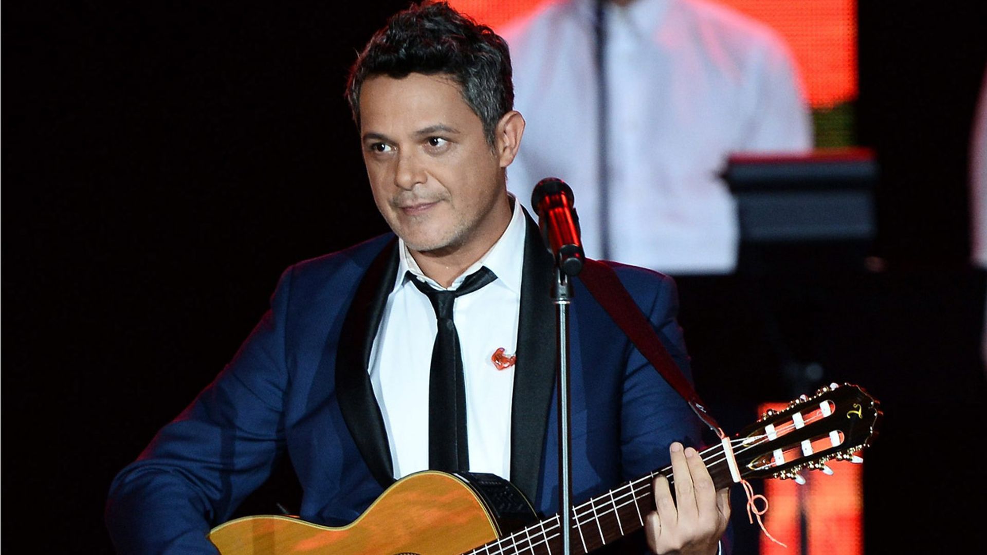 El tierno vídeo de Alejandro Sanz junto a su hijo tocando la guitarra