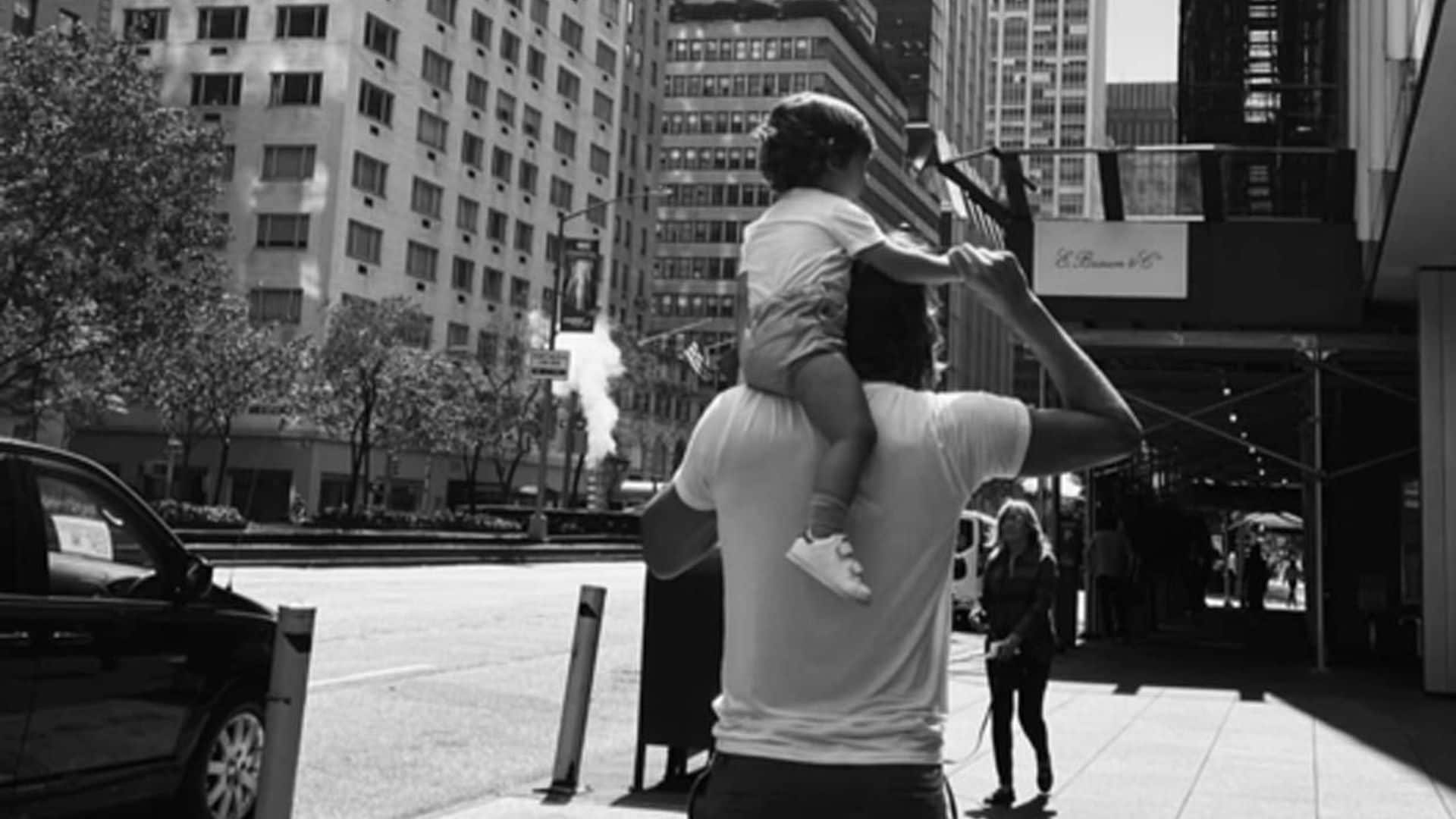 Feliciano López y su hijo: misma foto, mismo lugar pero un año después