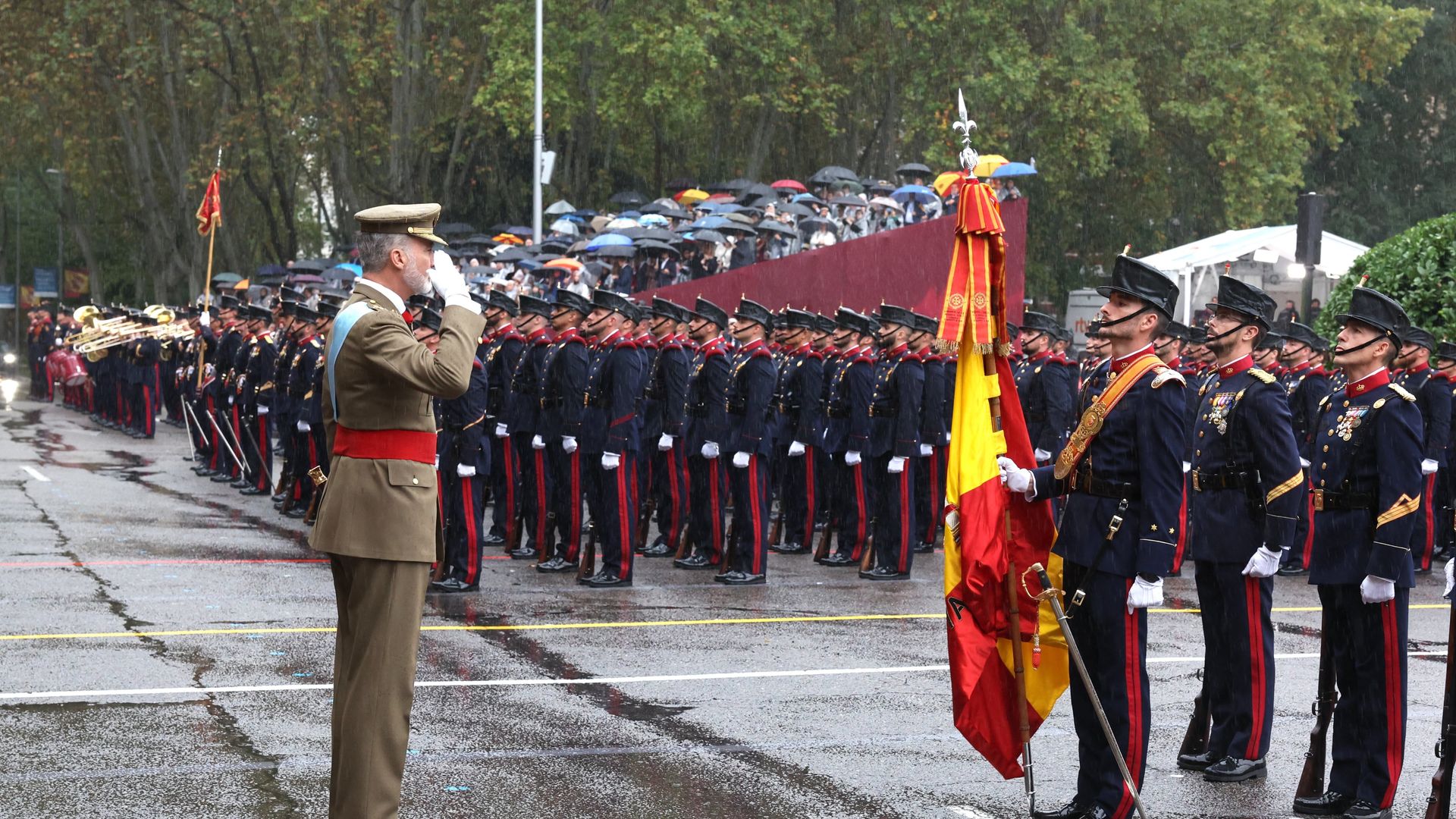 El rey Felipe acude al 12 de octubre vestido de capitán general del Ejército de Tierra