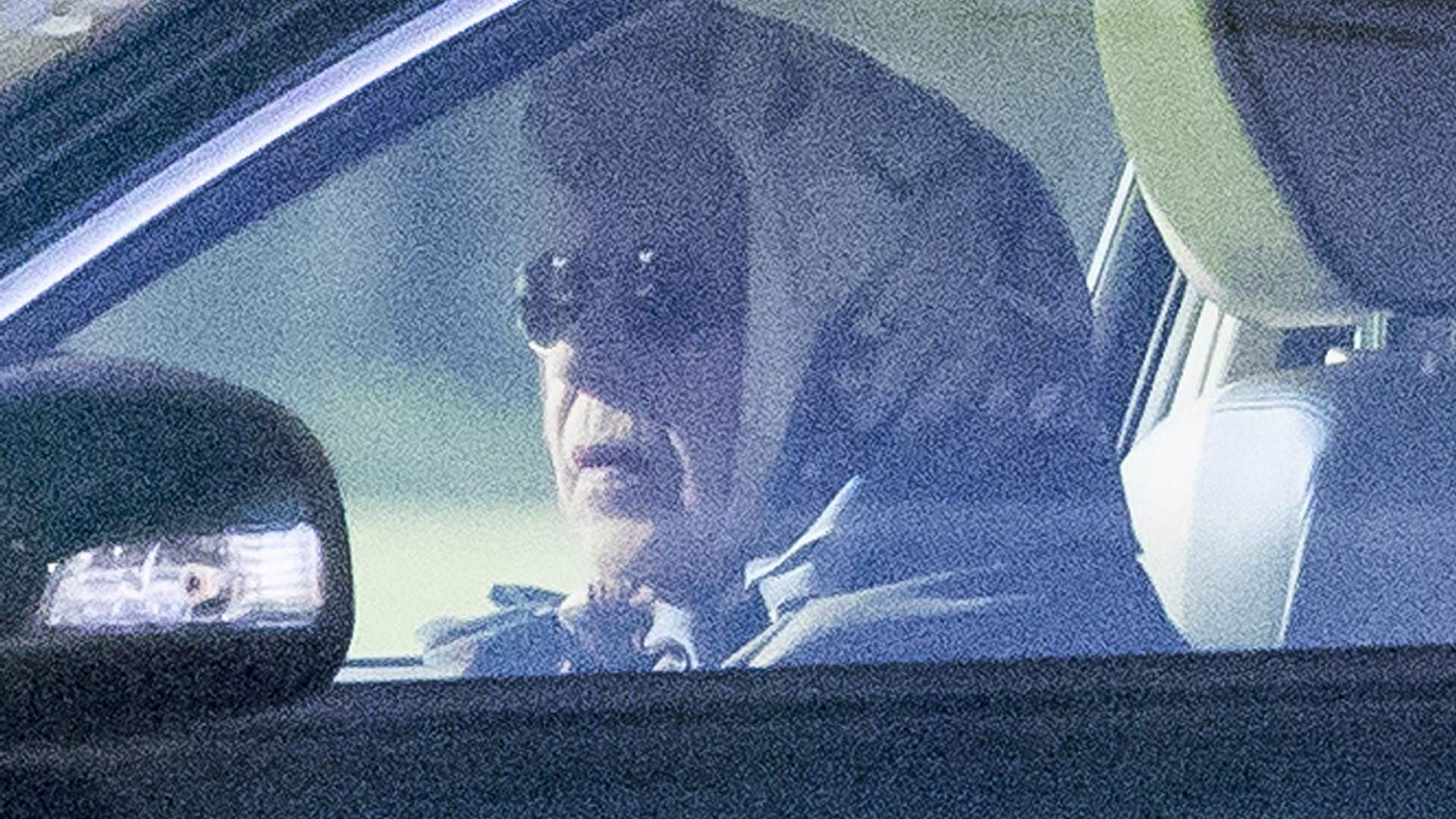 Isabel II, al volante por los terrenos de Windsor mientras sigue de baja