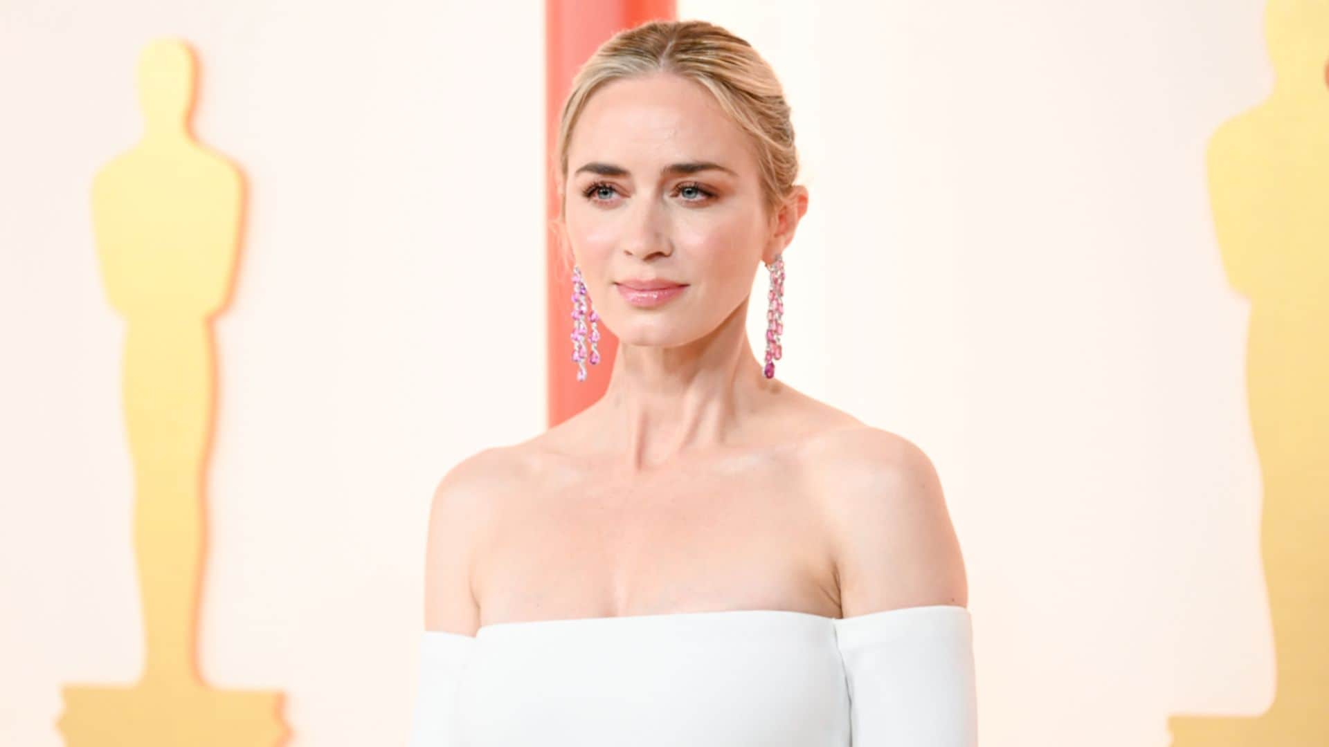 Analizamos el estilazo de Emily Blunt: la invitada perfecta que nos encanta en 'Oppenheimer'