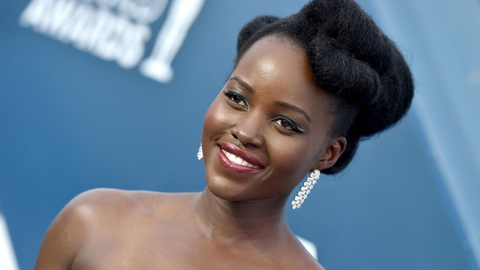 Lupita Nyong’o nos enseña cómo llevar labios con mucho color ¡y estilo!