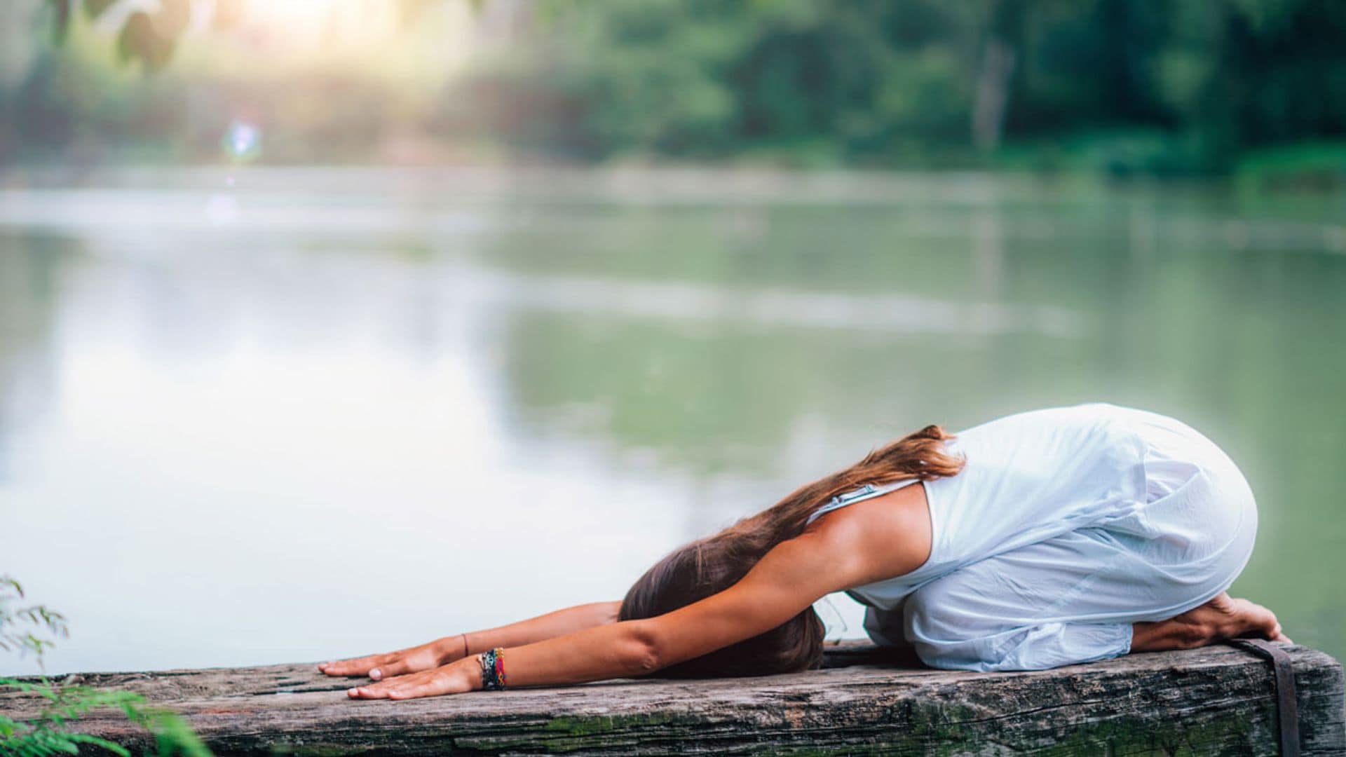 Posturas de yoga que relajan: el saludo a la luna