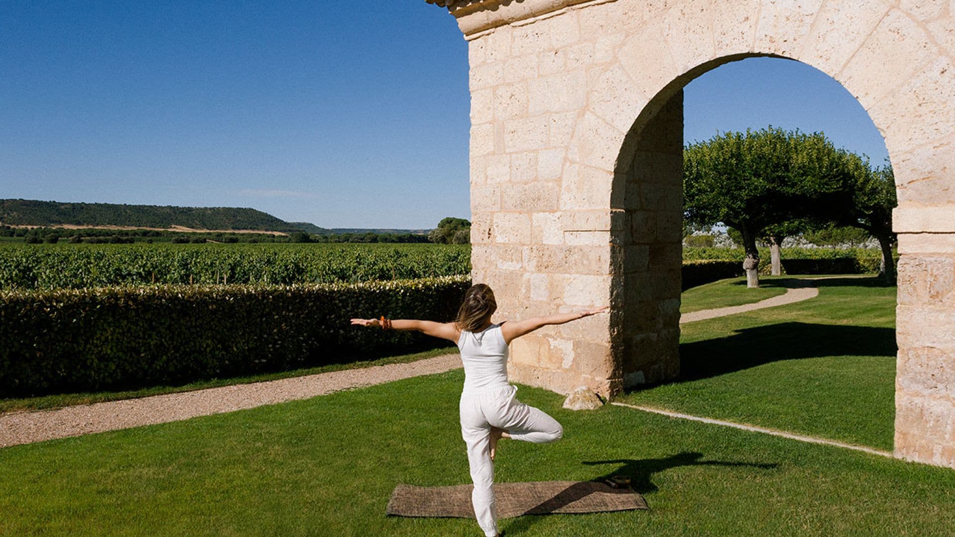 Hoteles para hacer un retiro de yoga en plena naturaleza