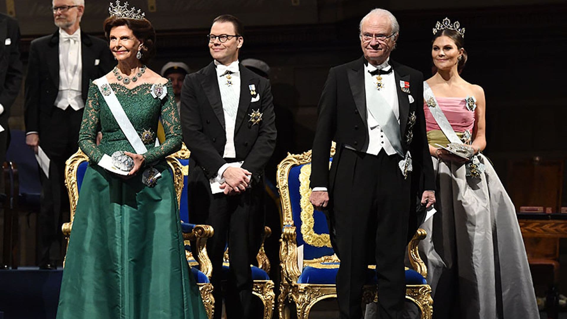 ¡Brillando de pies a tiara! Silvia, Victoria y Sofia de Suecia, espectaculares en los Premios Nobel 2018