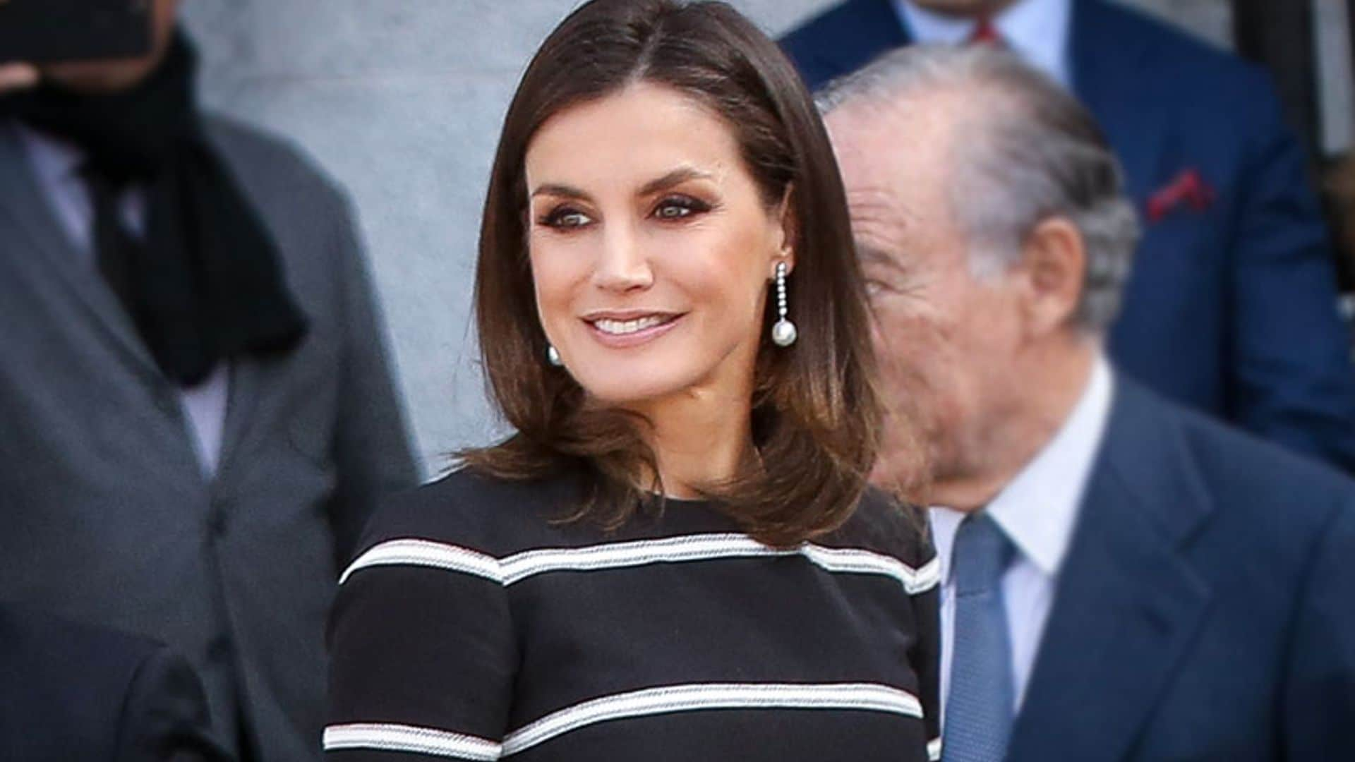 Doña Letizia afianza sus nuevas claves de belleza en su último look