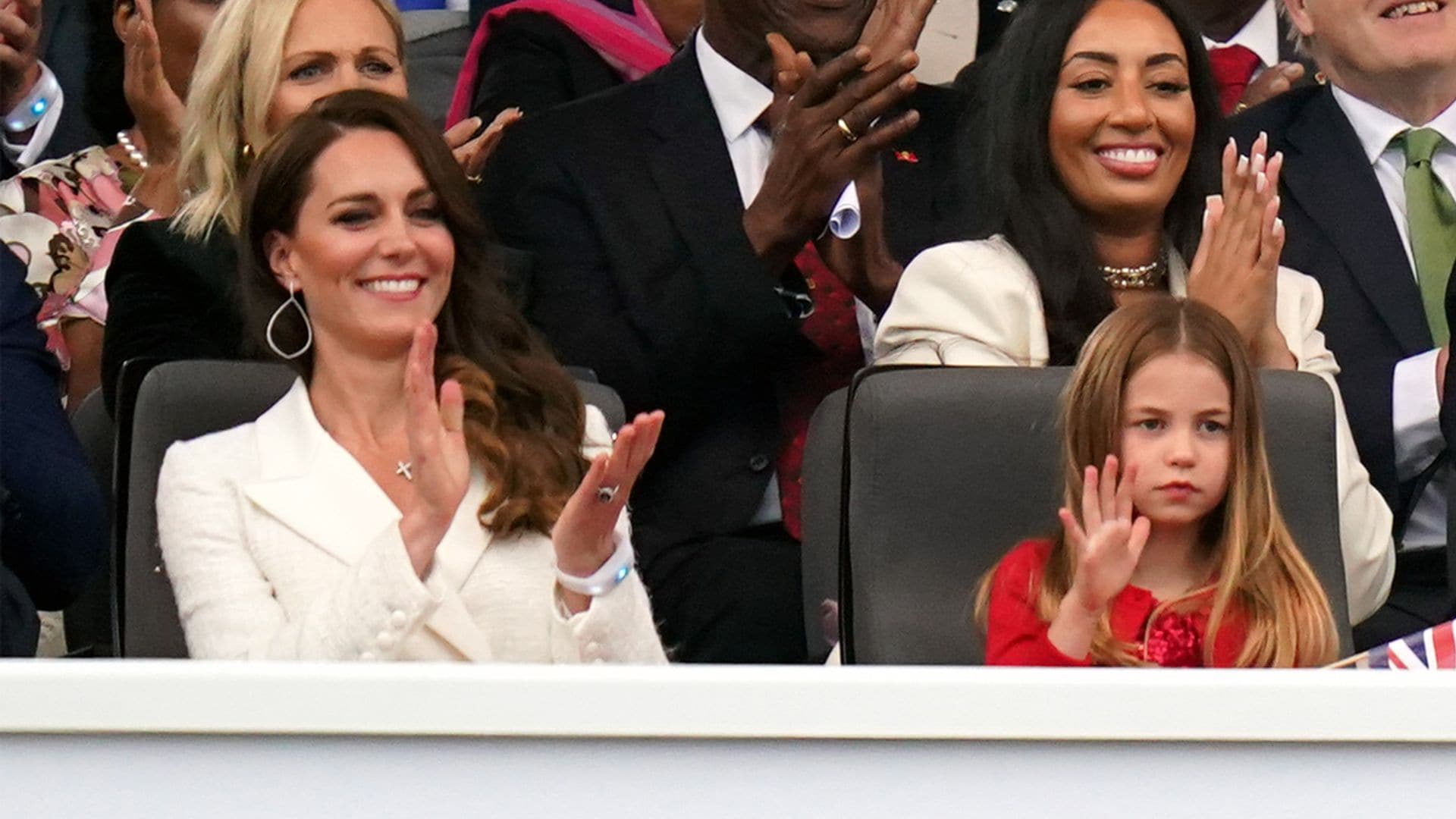 El 'vestido-blazer' de Kate Middleton y sus trucos para acertar de blanco en un evento de noche