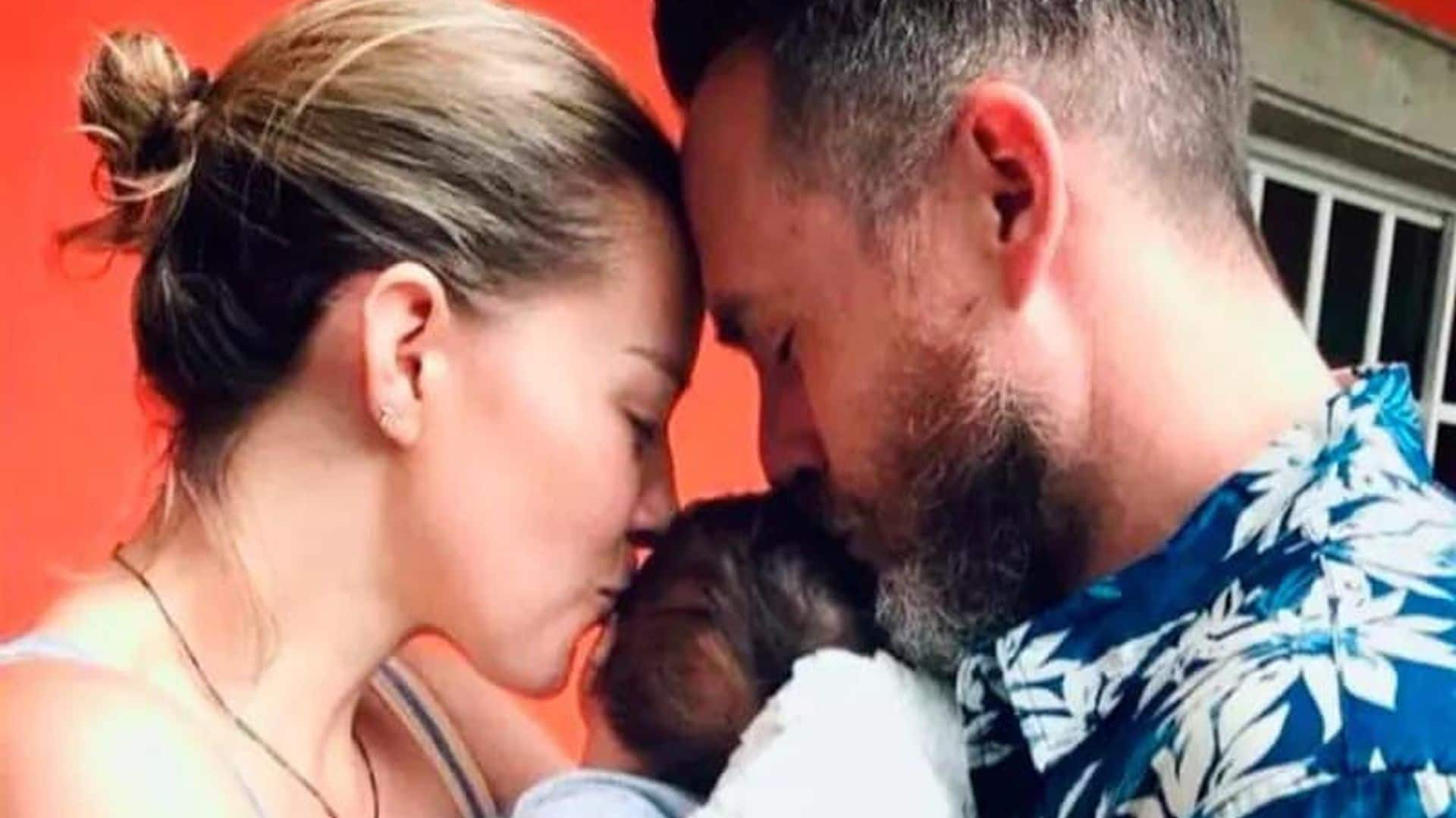 Fernanda Castillo y Erik Hayser celebran de lo más ilusionados el primer cumpleaños de su hijo Liam