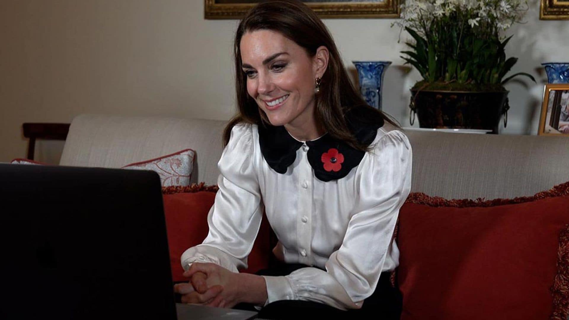 Kate Middleton, pura tendencia con su nueva blusa 'Boo'