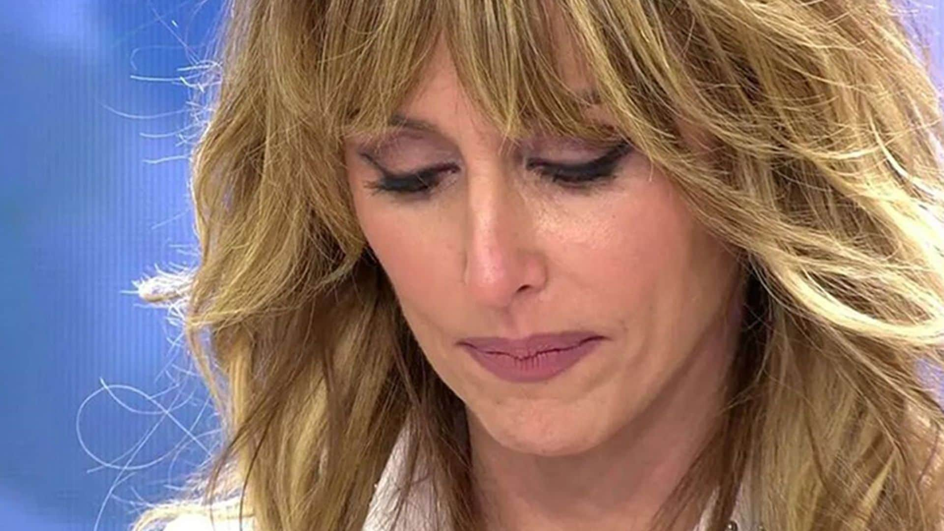 Emma García rompe a llorar en directo al recibir una carta de alguien 'muy especial' y la llamada de su madre