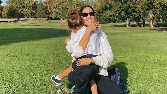 Sharon Fonseca y su pequeña hija Blu Jerusalema.