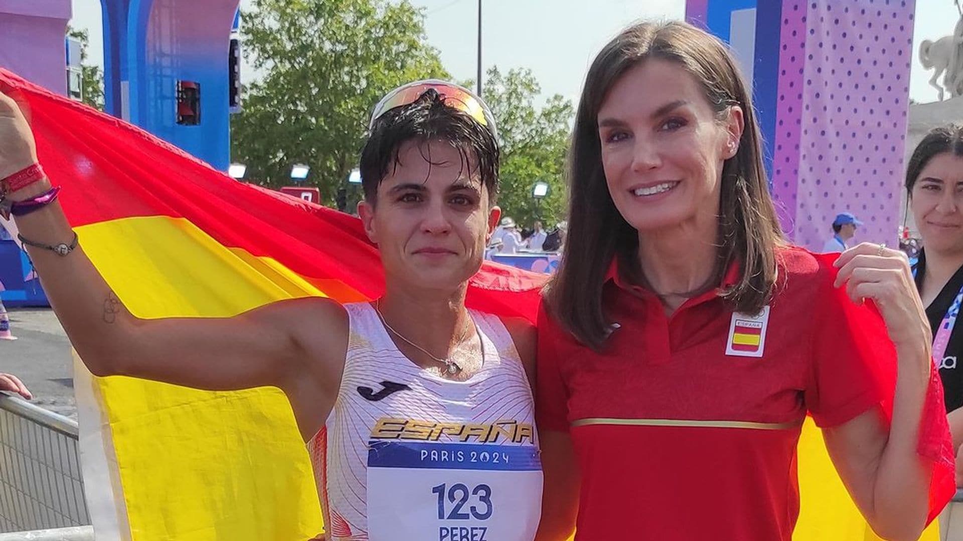 La reina Letizia de España celebra en París las medallas de marcha y atletismo