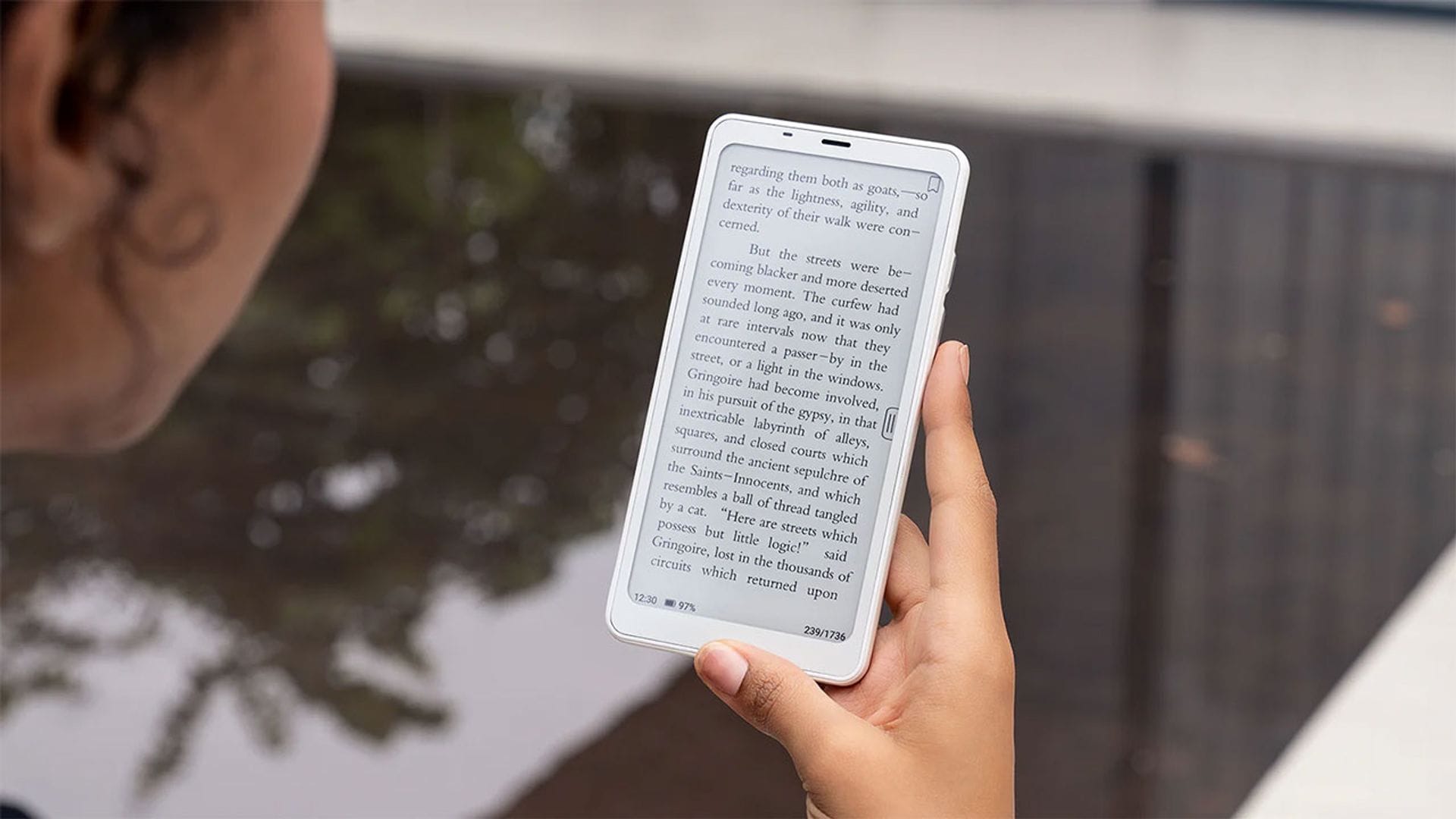 Tan pequeño como un móvil: lee donde quieras con estos e-readers de bolsillo