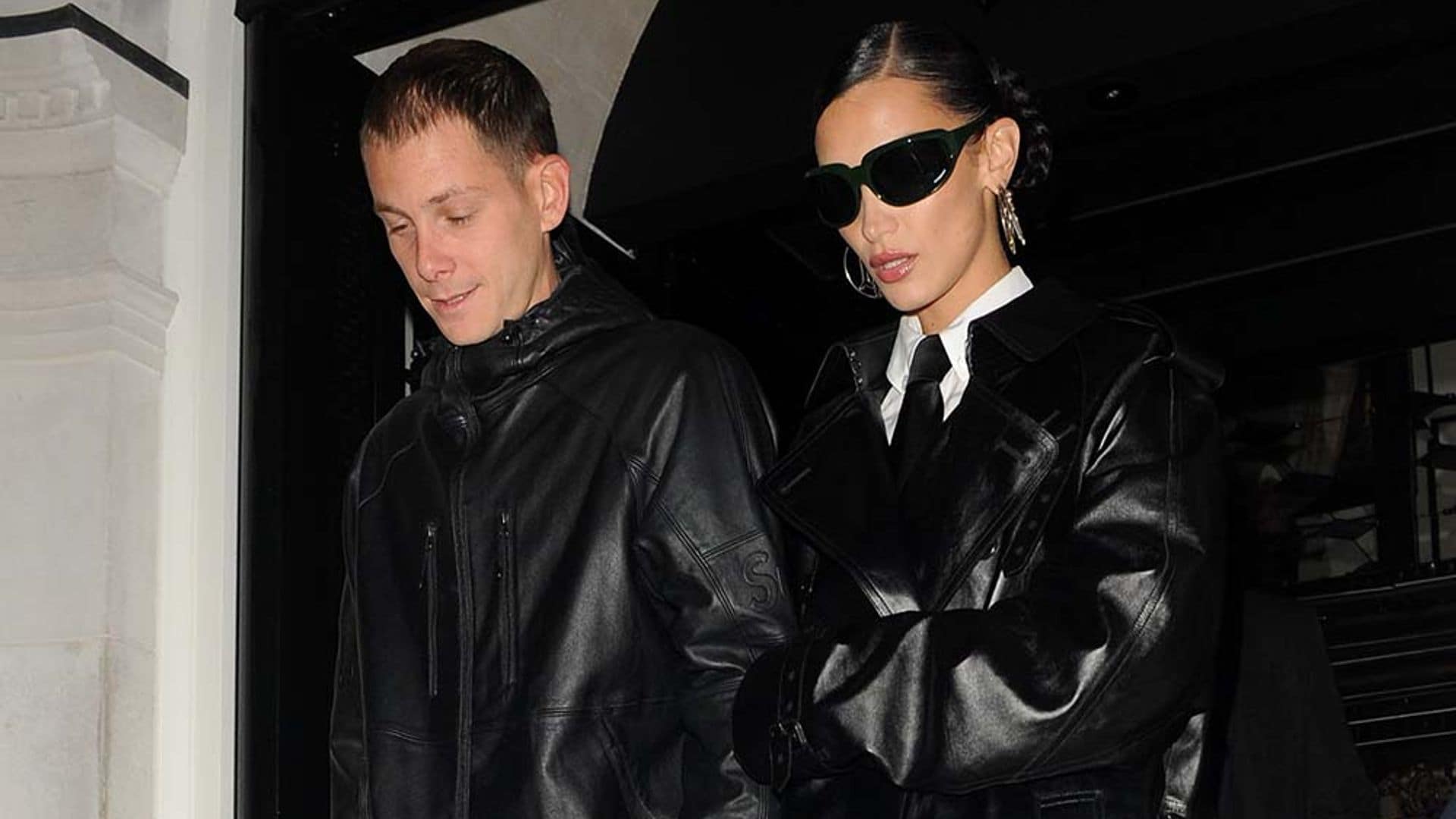 Bella Hadid y su novio, Marc Kalman, protagonistas en Londres con sus looks 'Matrix' a juego