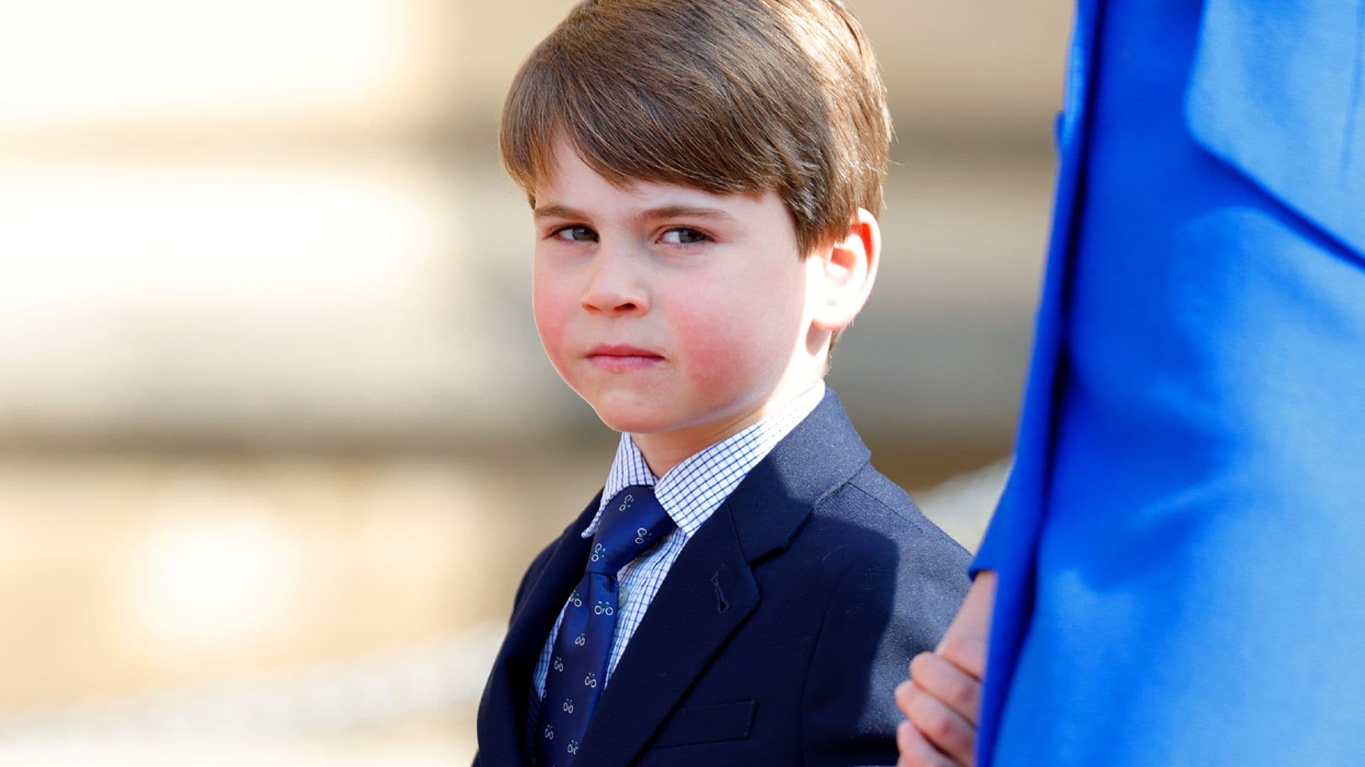 La divertida corbata española del príncipe Louis cuesta solo 22 euros