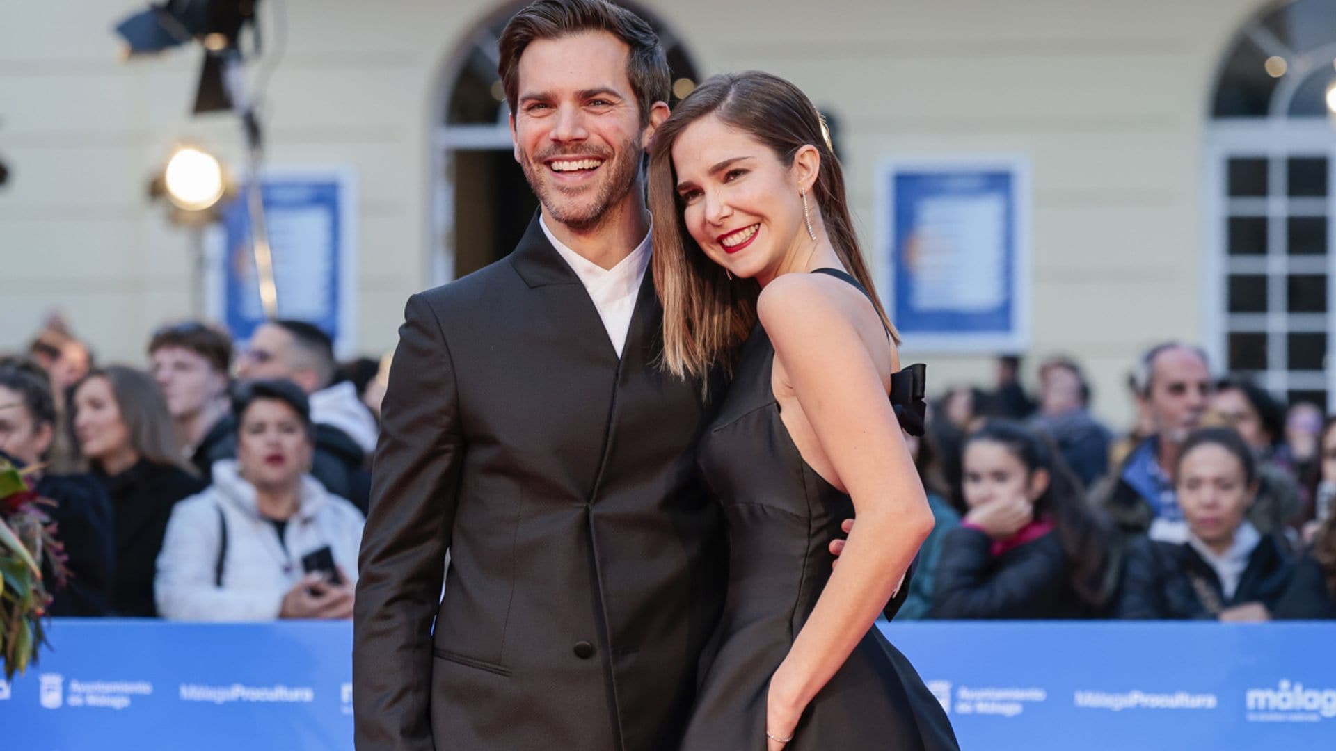 Natalia Sánchez y Marc Clotet derrochan amor en la alfombra roja entre estrellas internacionales como Kerem Bürsin