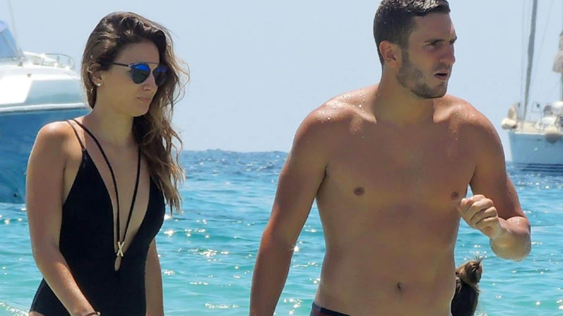 Koke, jugador del Atlético de Madrid, presume de cuerpazo y de novia