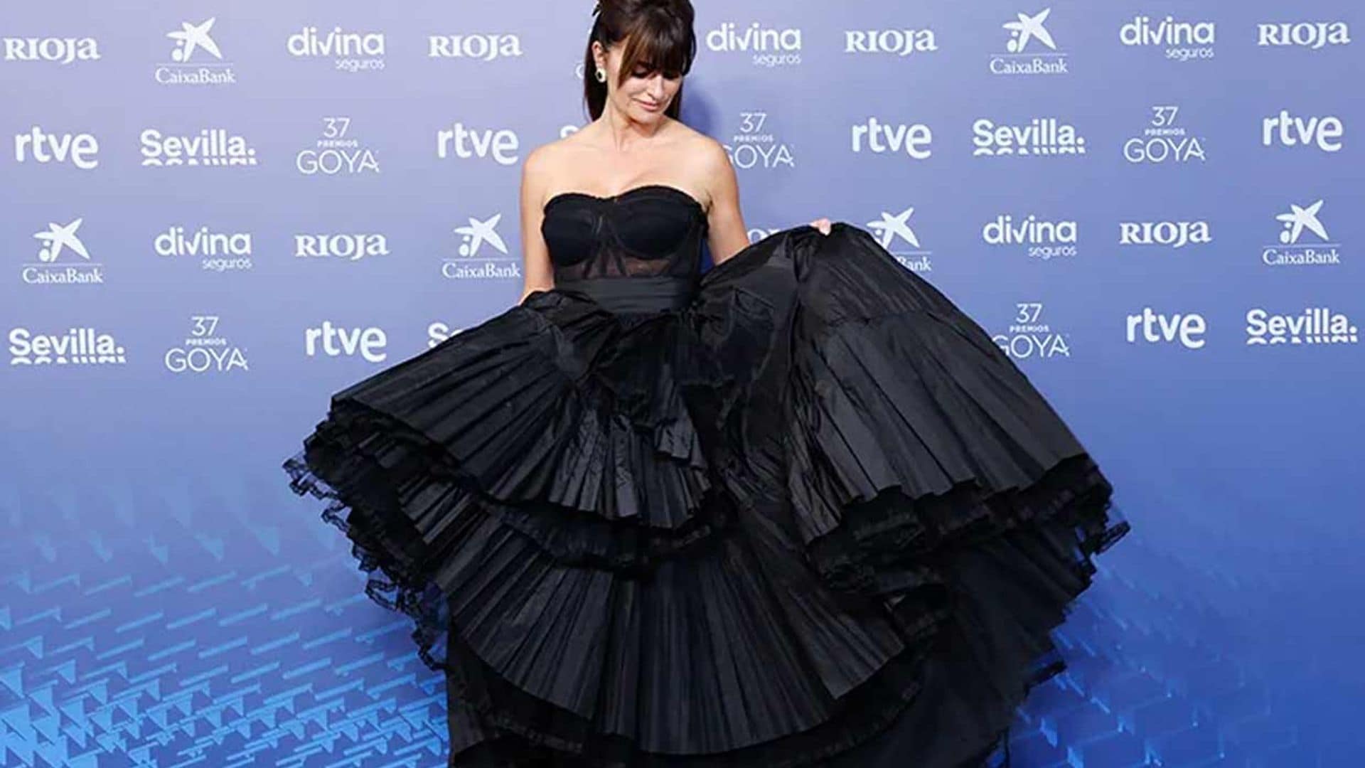 Penélope Cruz arrasa con un look encorsetado de princesa italiana