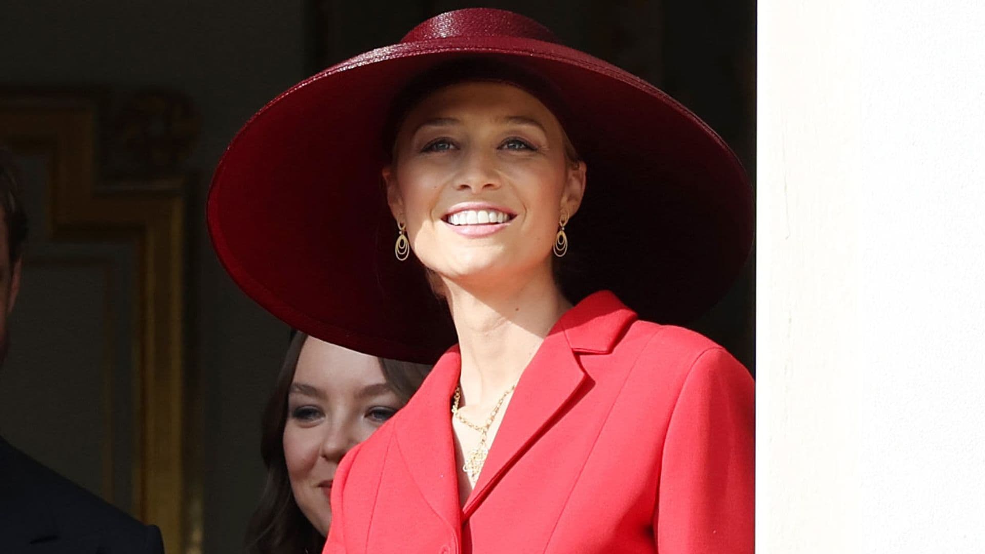 De Beatrice Borromeo a Carolina de Mónaco: los looks de las mujeres Grimaldi en el Día Nacional