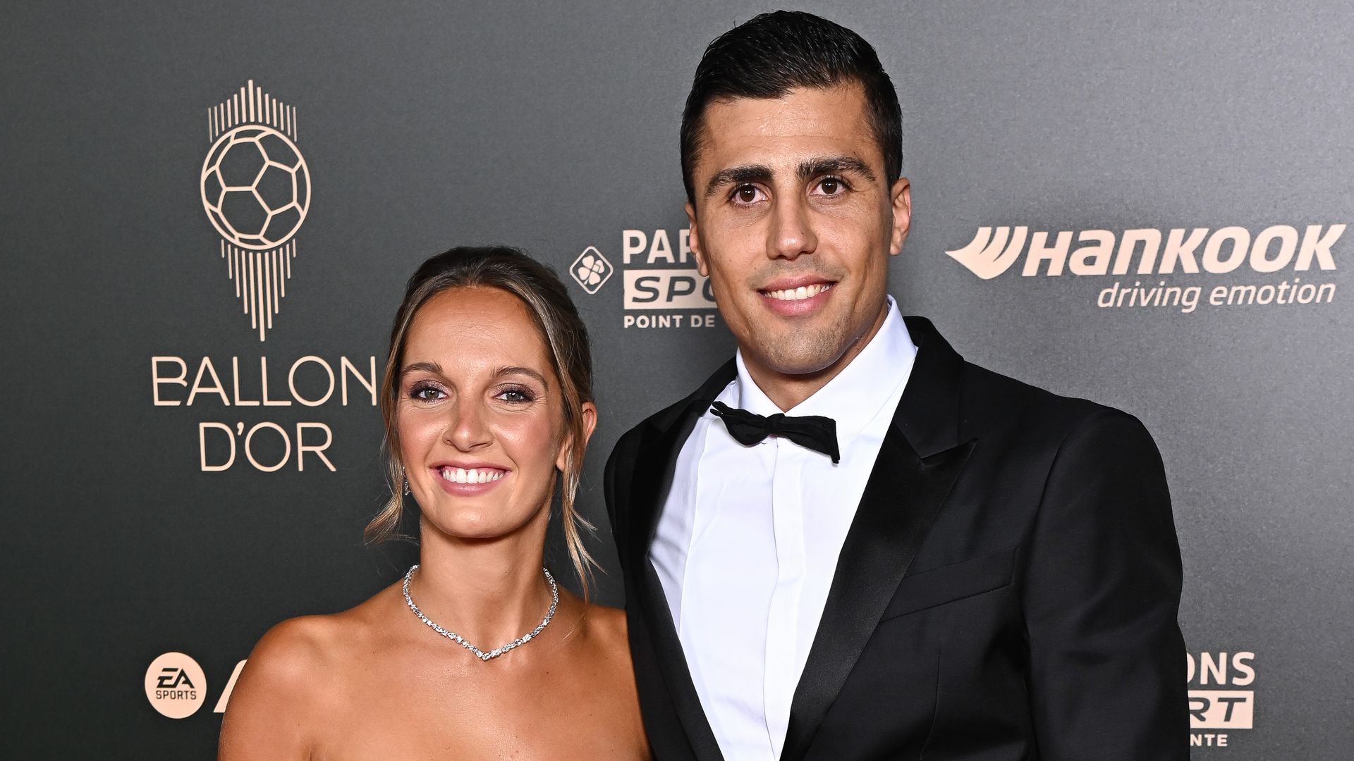 Rodri celebra el Balón de Oro con su novia: 'Es la persona más importante de mi vida'