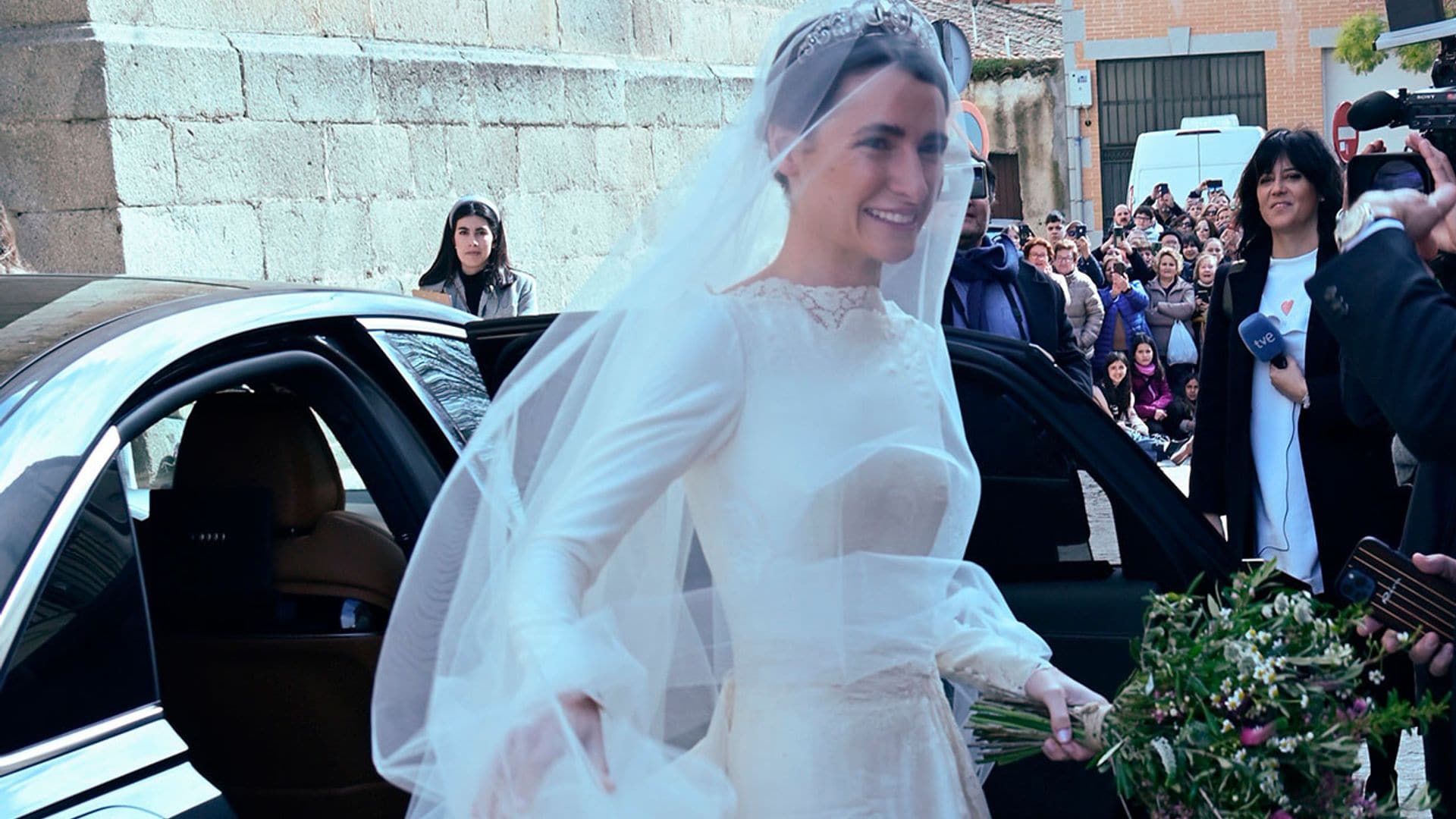 Romántico y minimalista: el vestido con el que Ana, hija de Carlos Sainz, se ha casado en Ávila