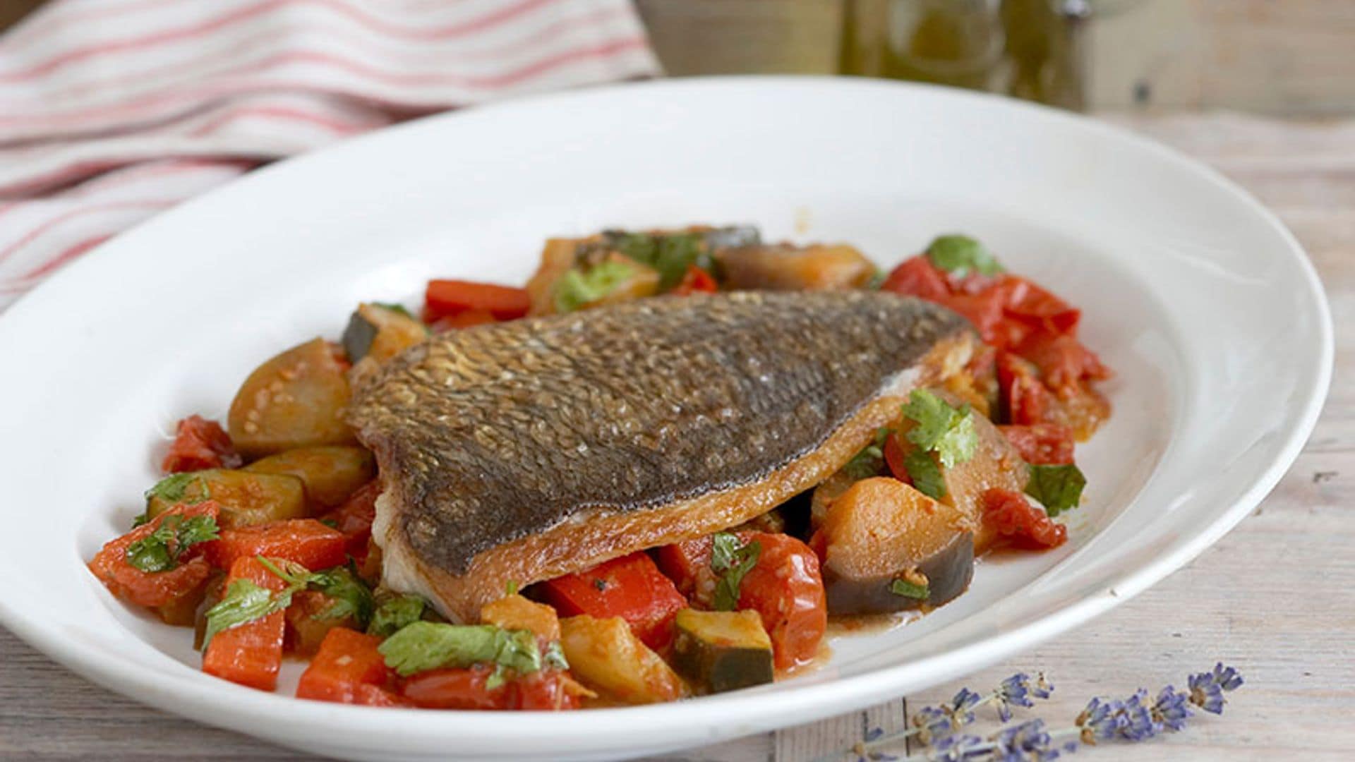 Dorada con verduras rehogadas