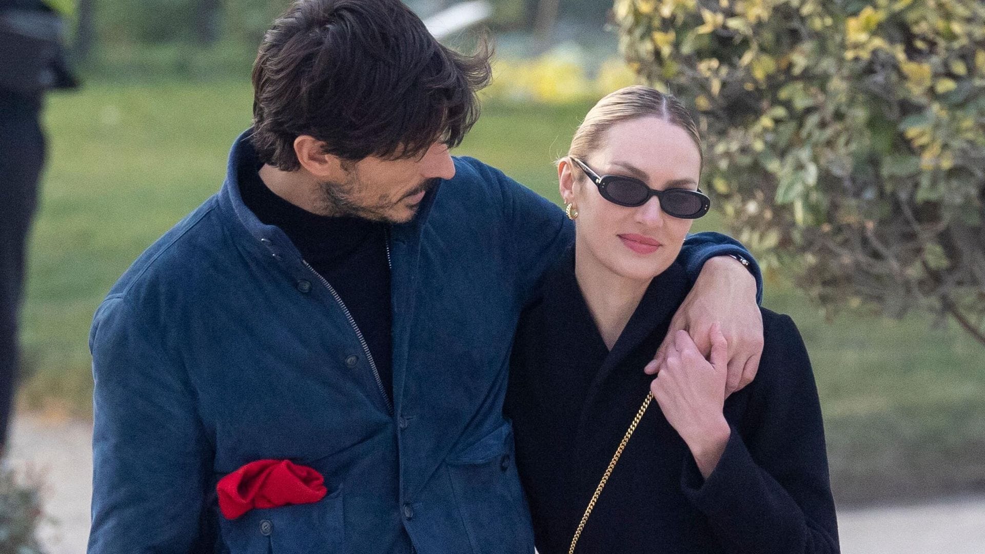 Candice Swanepoel, el estilo ‘comfy’ de la ‘top’ descubierta en un mercado de las pulgas que ha conquistado a Andrés Velencoso