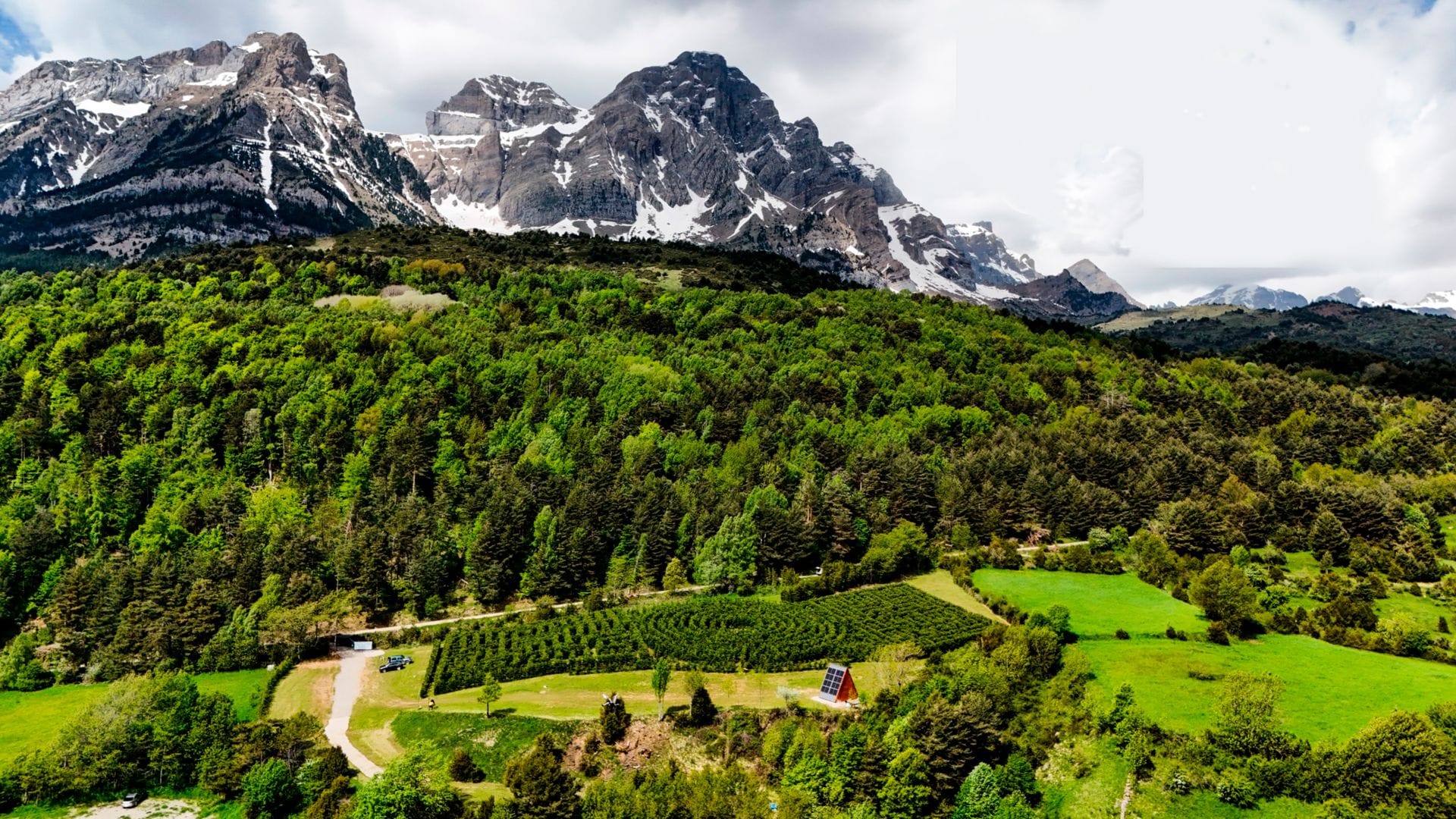 Si tienes ganas de perderte un rato, prueba a hacerlo entrando en este laberinto del Pirineo aragonés