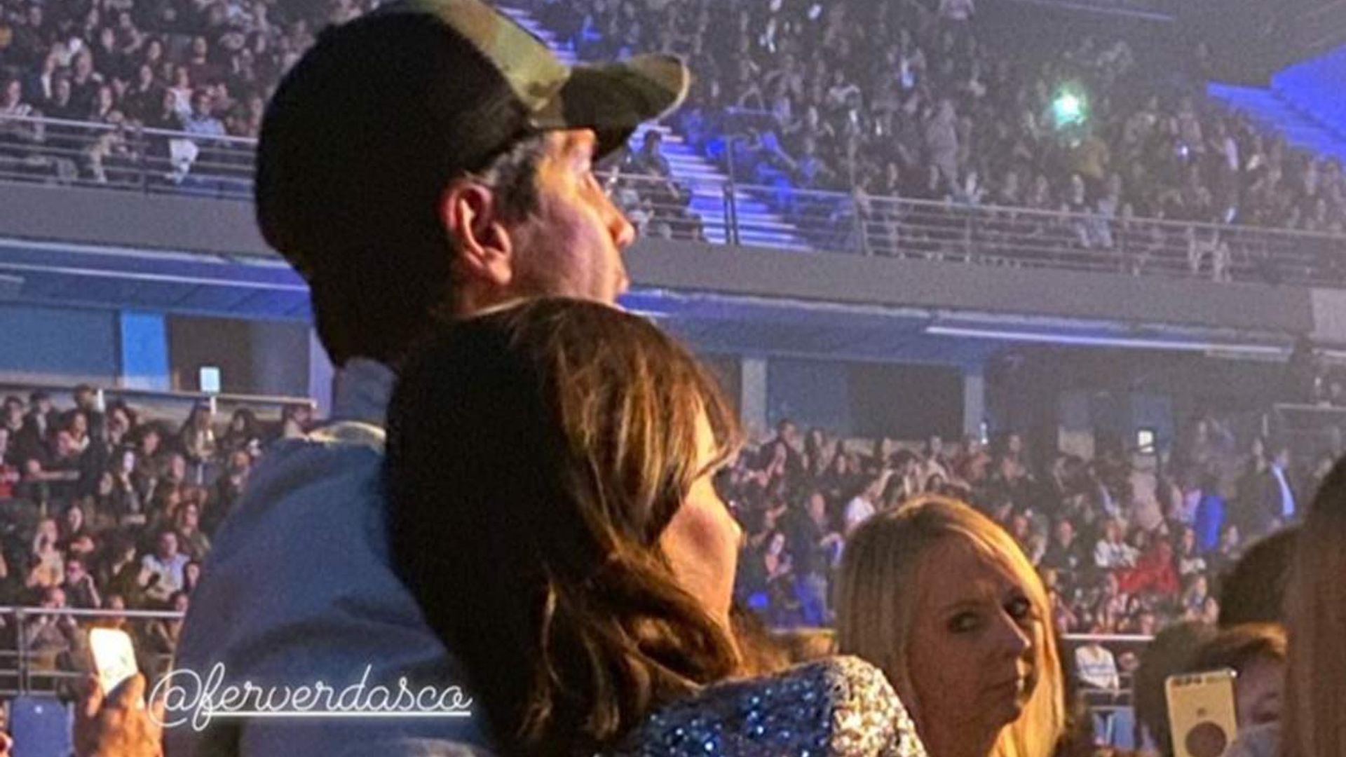 Ana Boyer y Fernando Verdasco, muy cariñosos celebrando su aniversario en el concierto de Enrique Iglesias