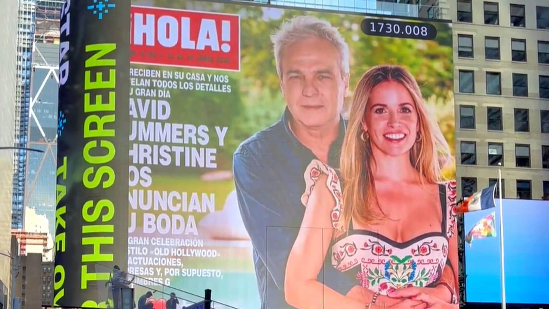 La portada de ¡HOLA! con David Summers y su mujer Christine Cambeiro brilla en lo alto de Times Square