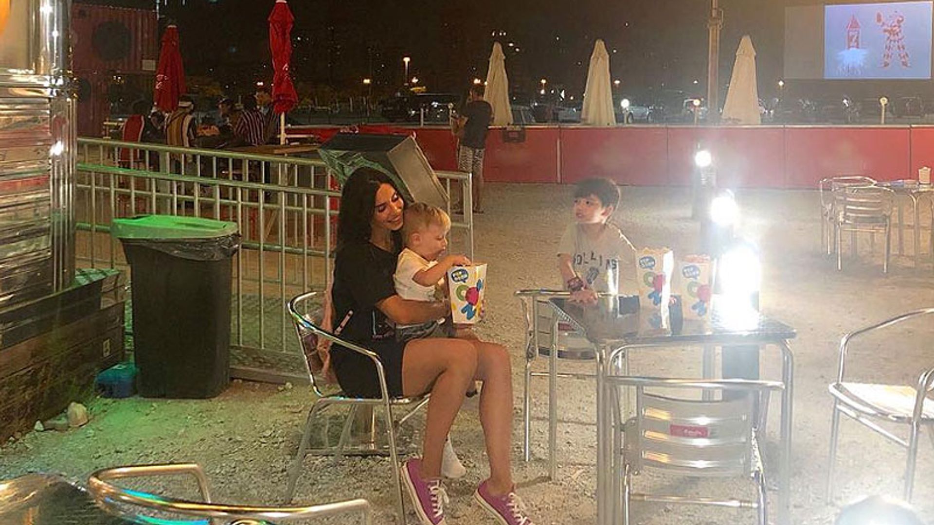 ¡Noche de autocine! El plan favorito de Pilar Rubio con sus hijos