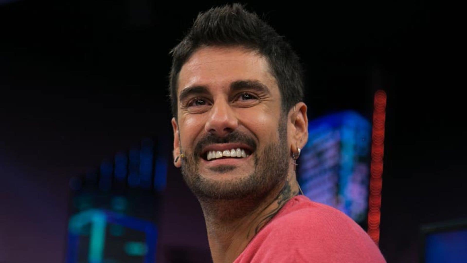 Melendi desvela si su cuarto bebé es niño o niña