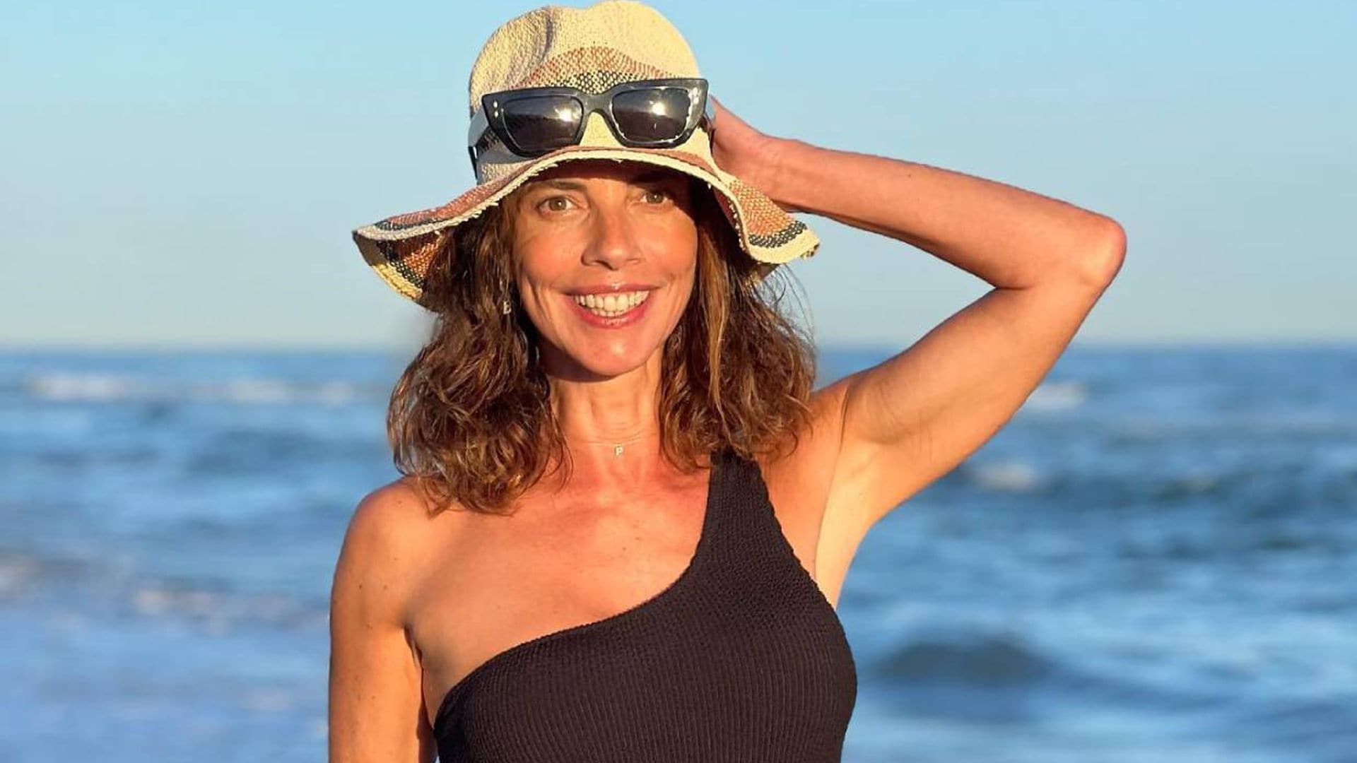 El espectacular posado de Maribel Verdú en bikini a sus 52 años