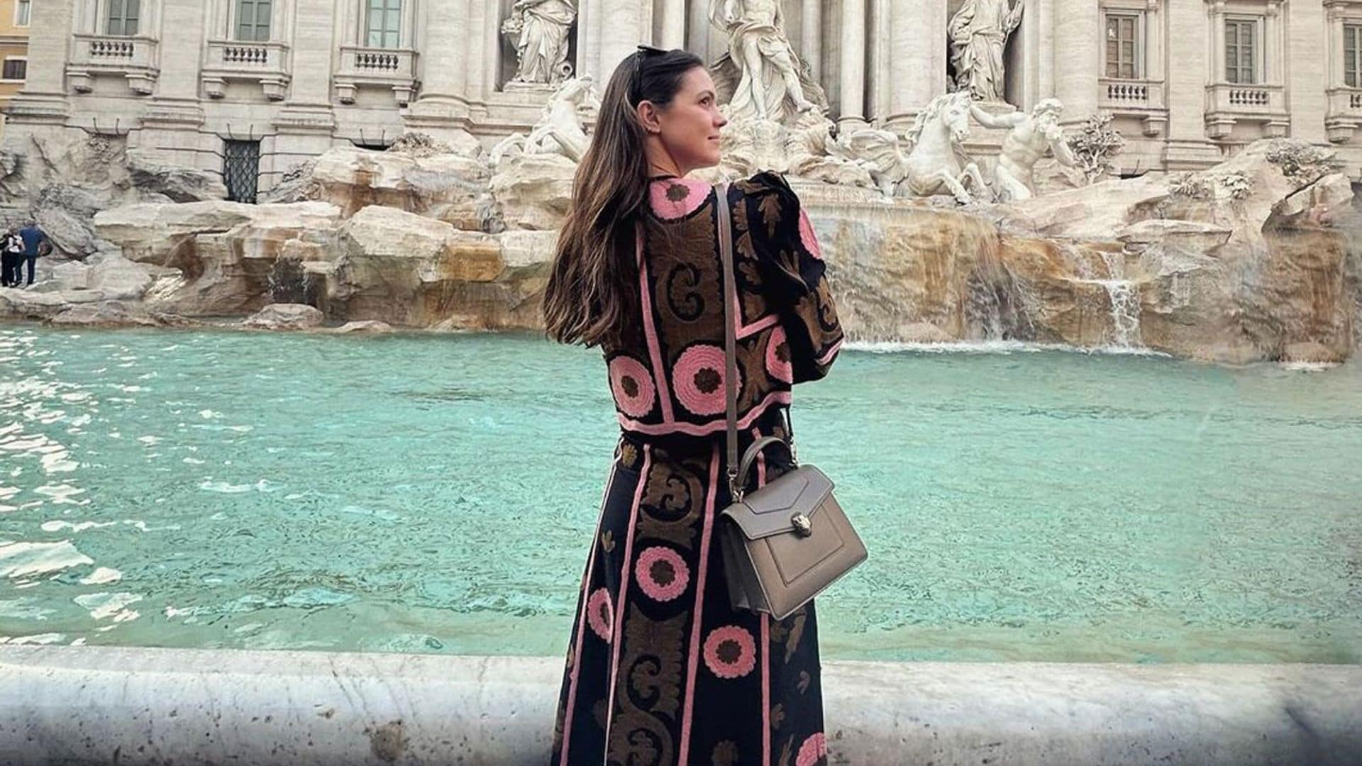 Isabelle Junot acierta en Roma con los dos looks de turista más 'chic'