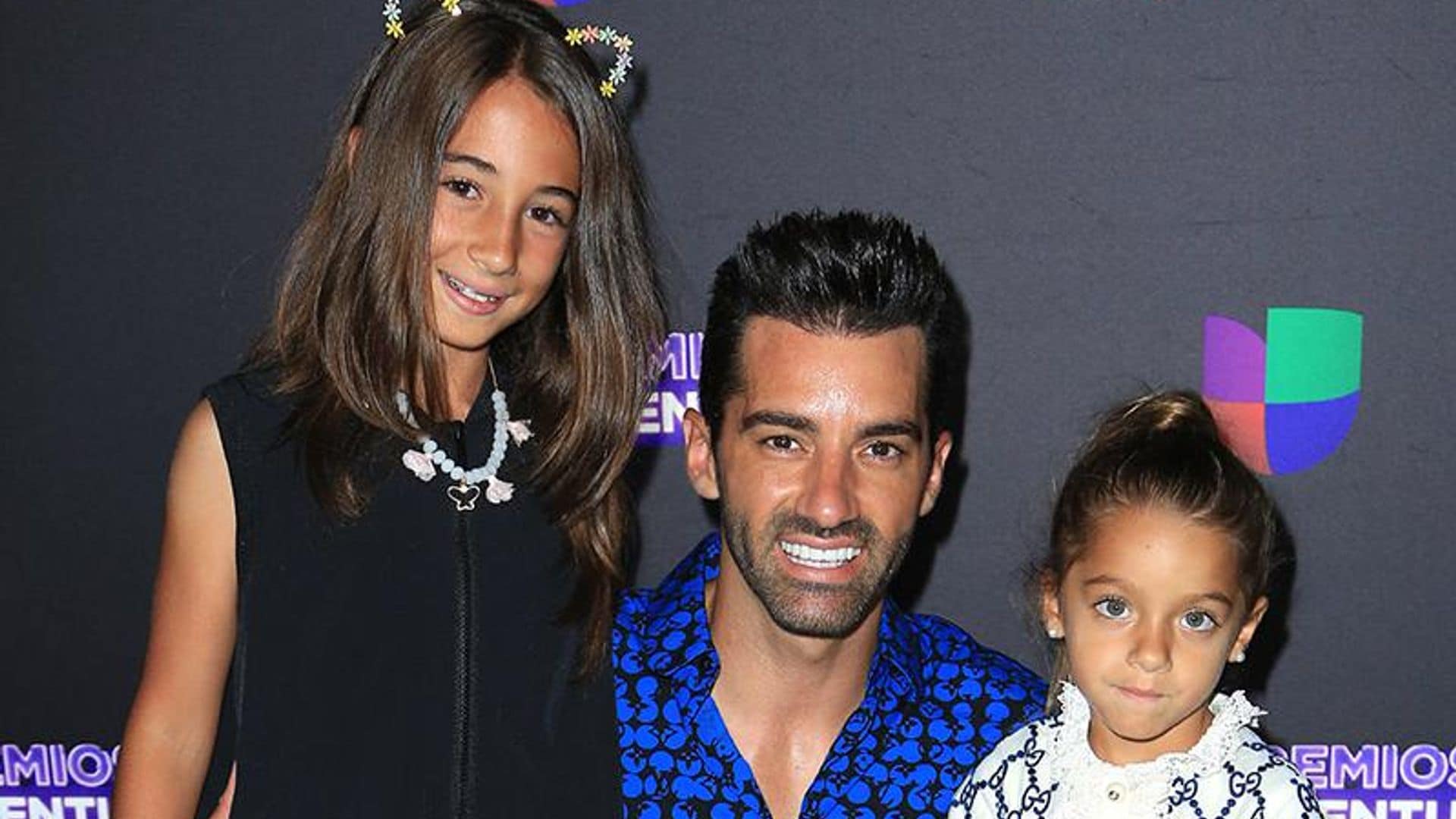 ¡De Gucci en Premios Juventud! La hija de Adamari López y Toni Costa lució muy a la moda