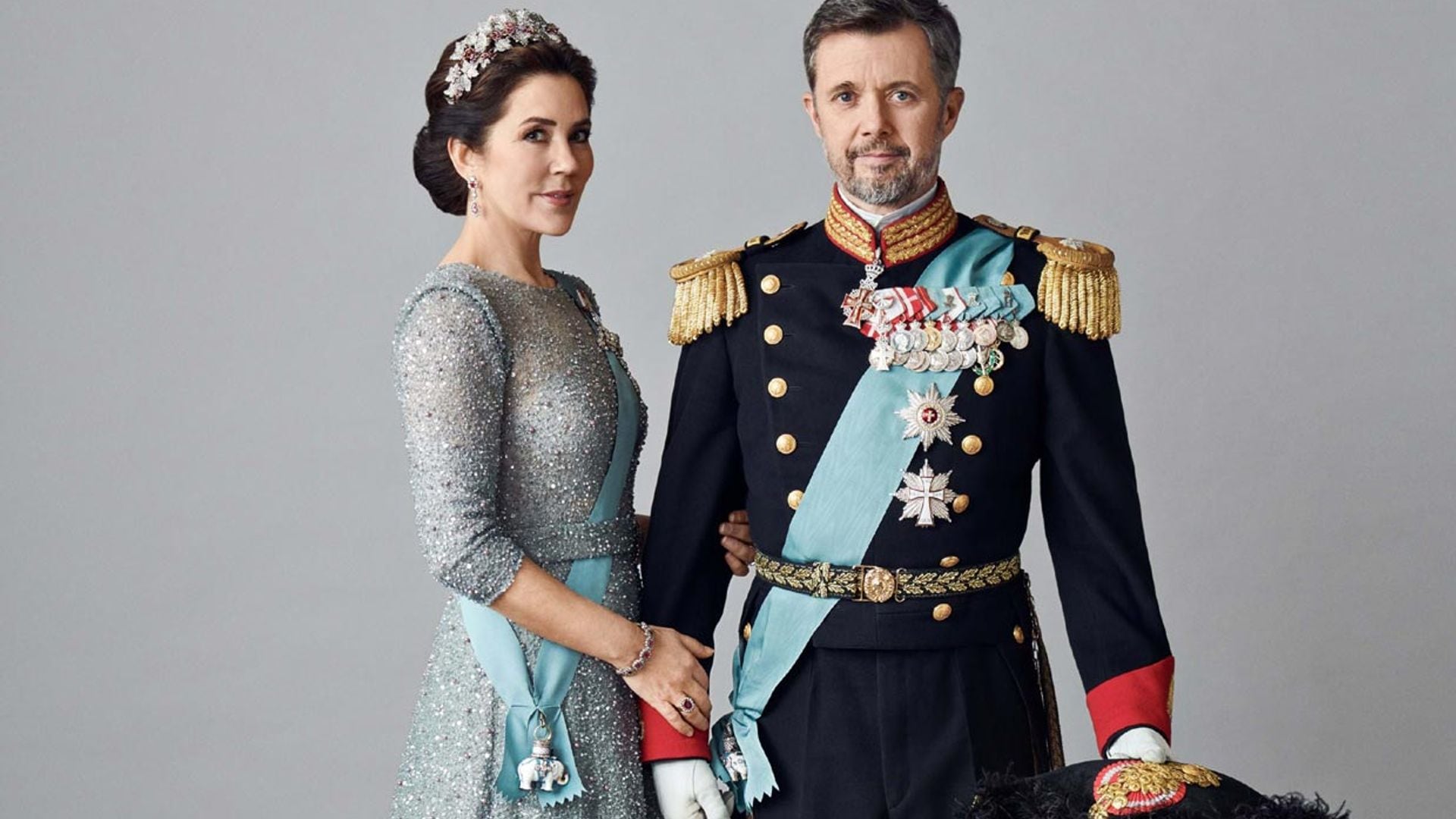Federico y Mary de Dinamarca celebran por adelantado el 50º cumpleaños de la Princesa con unas imágenes dignas de Reyes