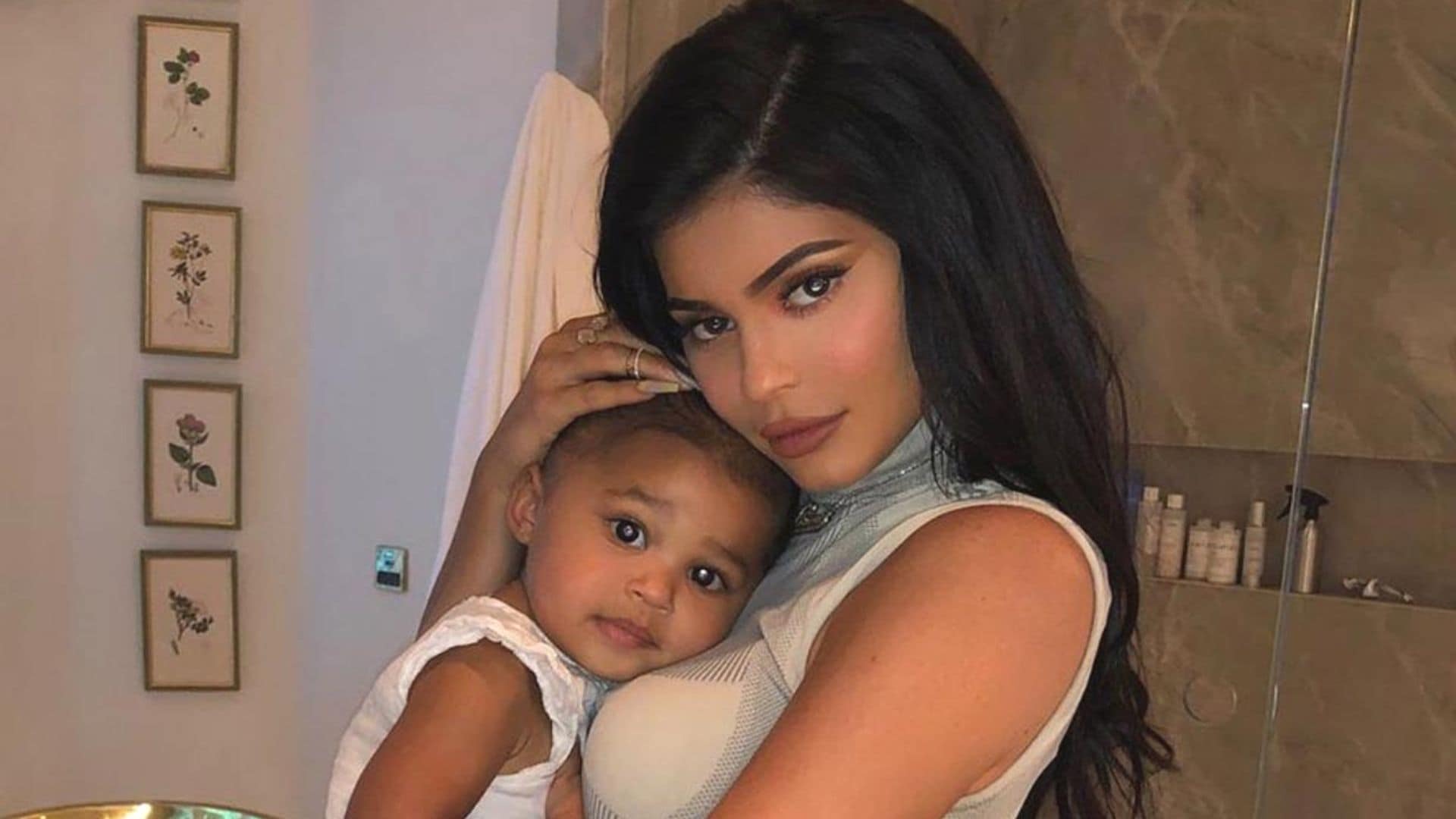 Stormi, la hija de Kylie Jenner, le dice a su mamá lo mucho que la quiere ¡en español!