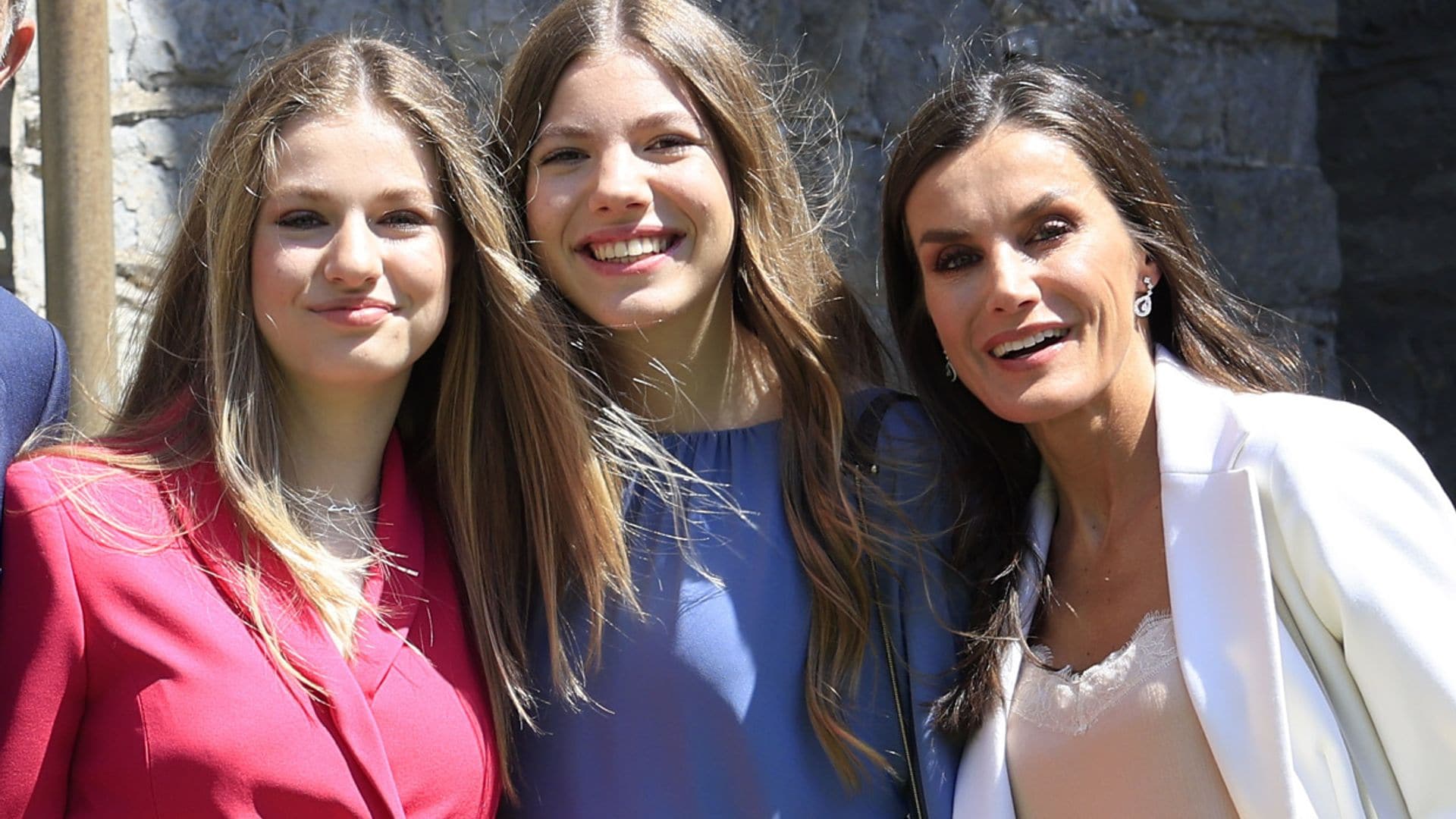 Todas las veces en las que doña Letizia compartió ropa y accesorios con sus dos hijas