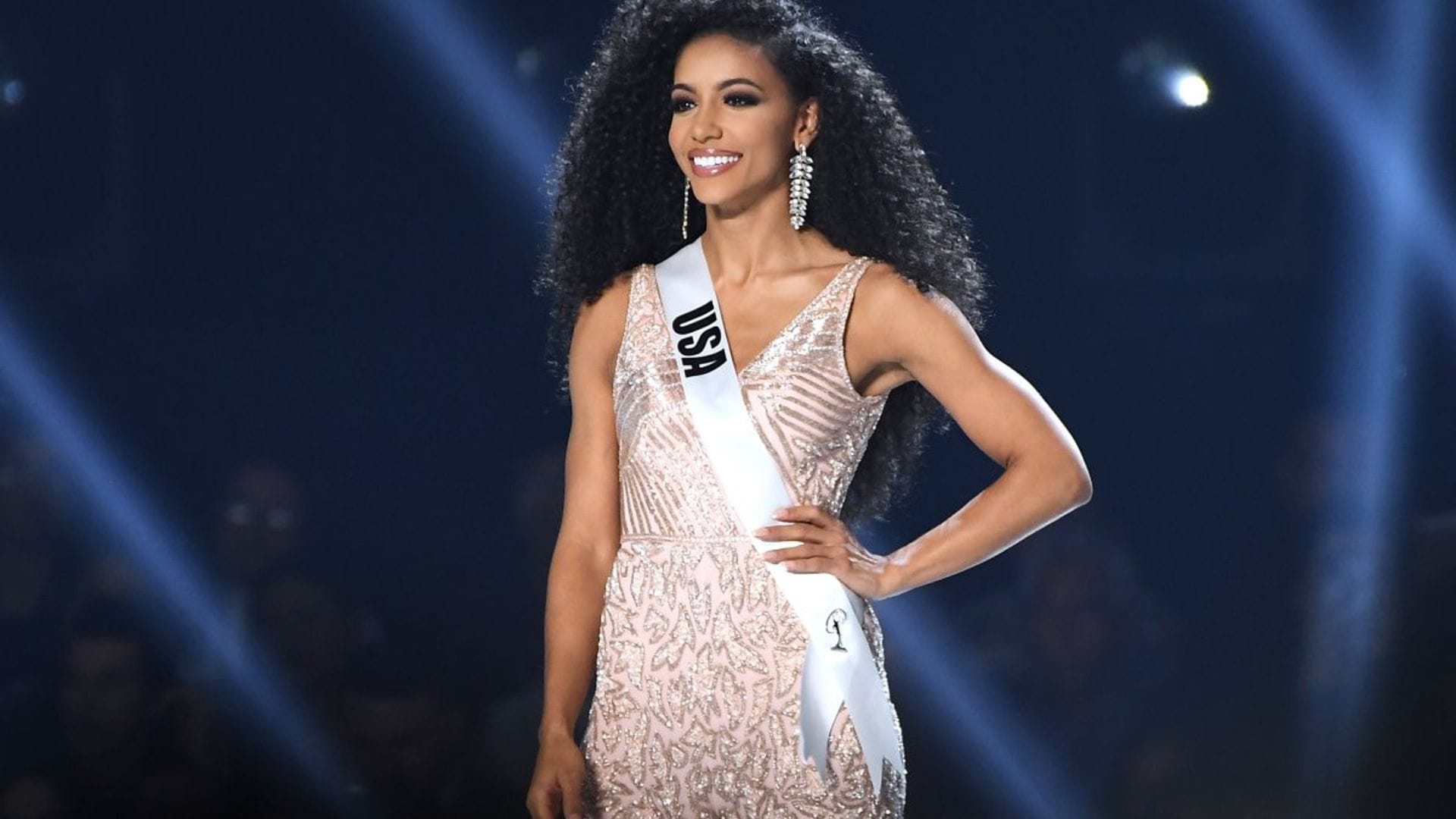 Así fue el emotivo homenaje póstumo a Cheslie Kryst en Miss Universo