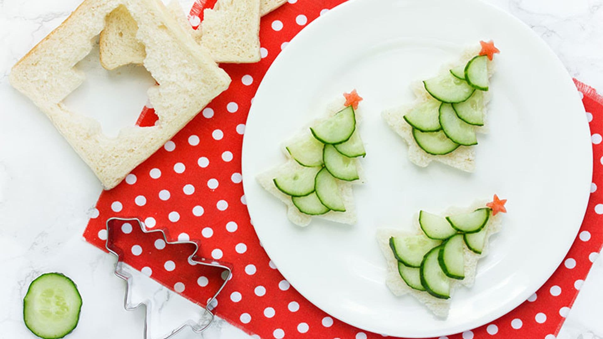 Árboles de Navidad de pepino y queso crema