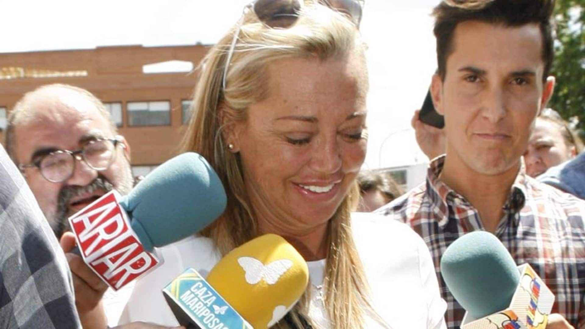 Belén Esteban abandona el juicio contra Toño Sanchís con una sonrisa