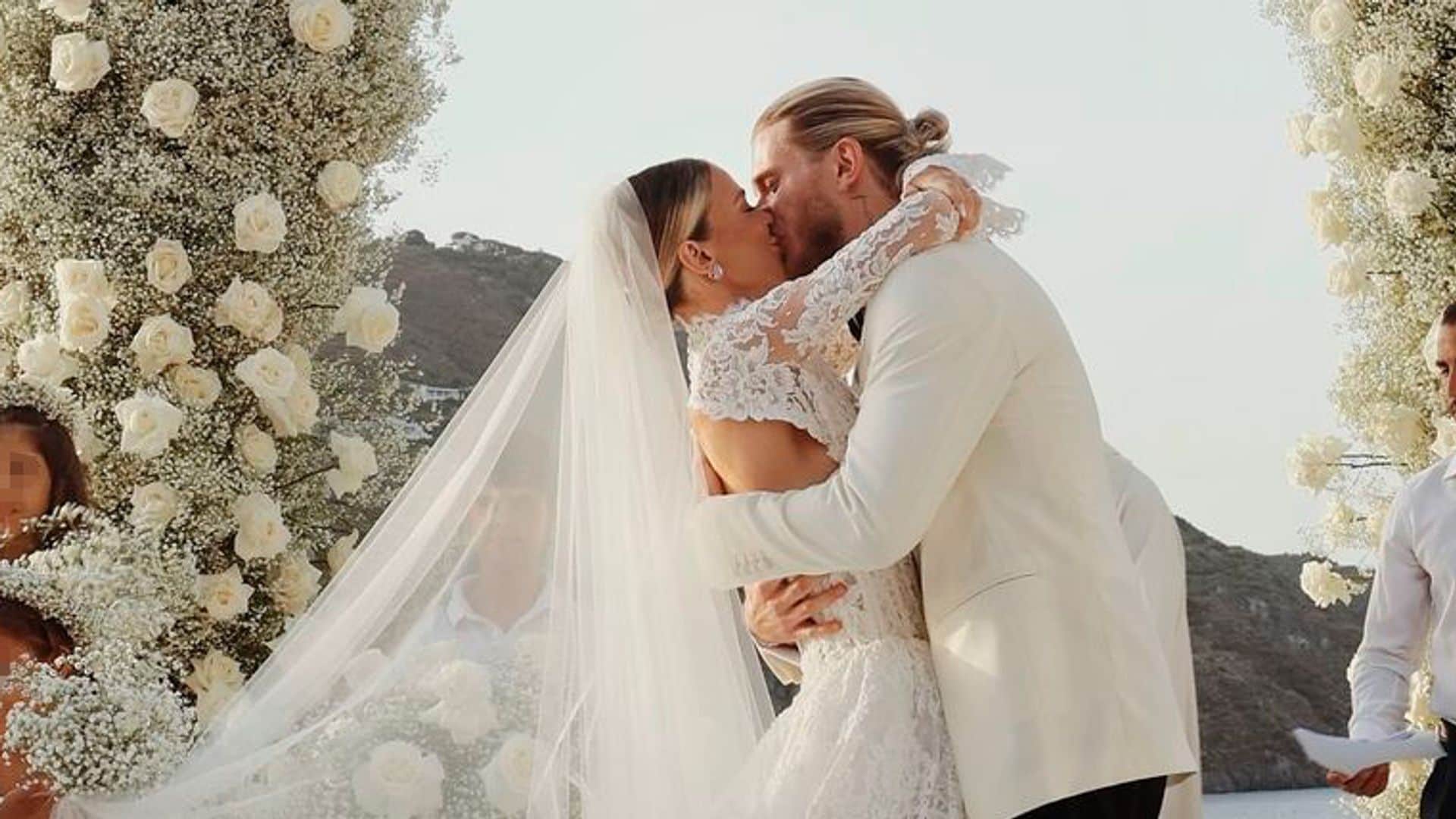 La presentadora italiana Diletta Leotta escoge un vestido transformable de encaje para su boda con Lorius Karius
