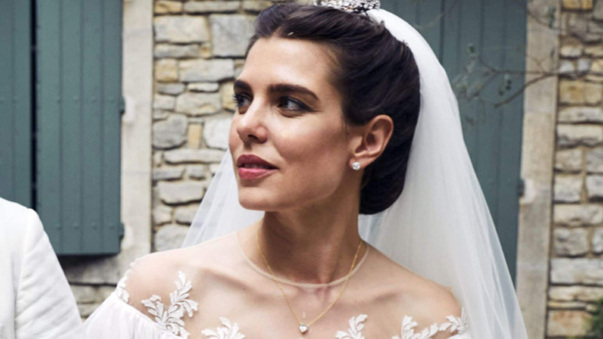 Carlota Casiraghi se inspira en Carolina de Mónaco para su romántico tercer vestido de novia