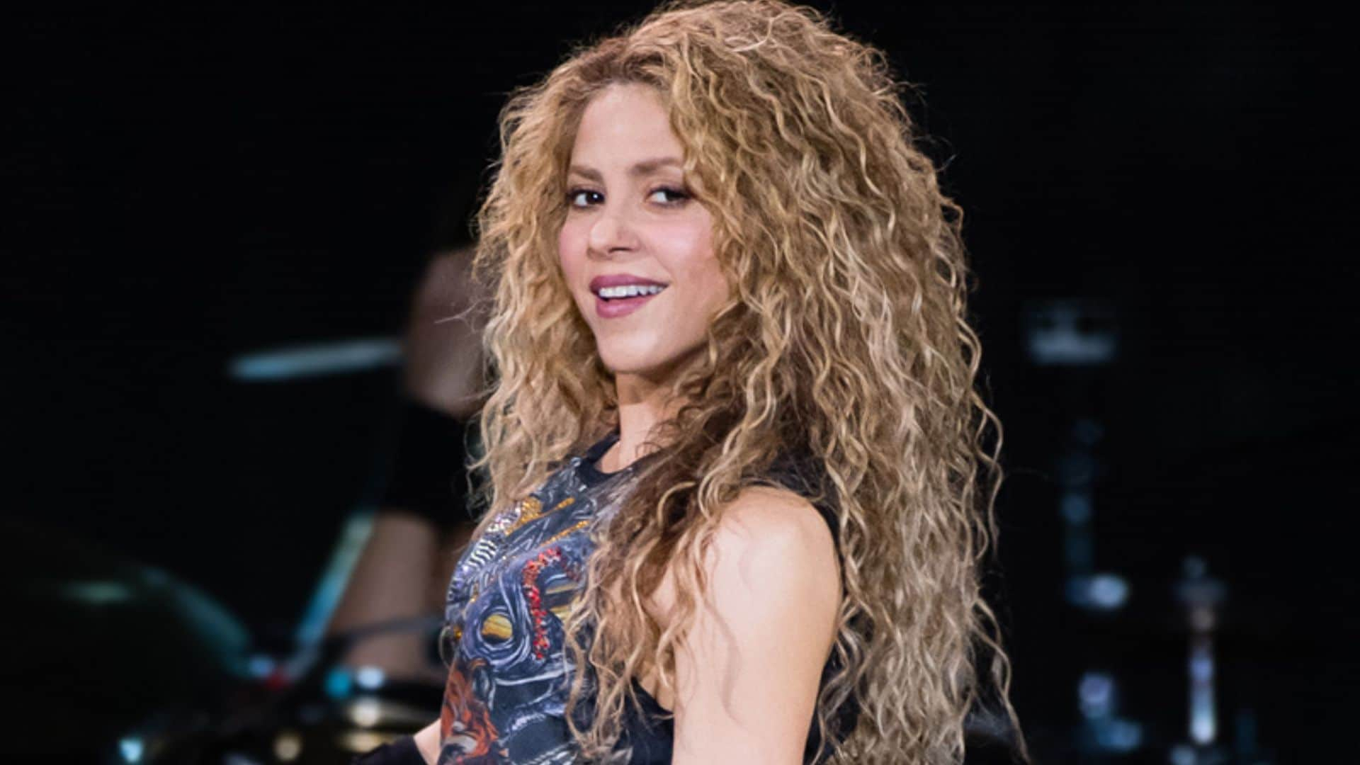 shakira selfie natural